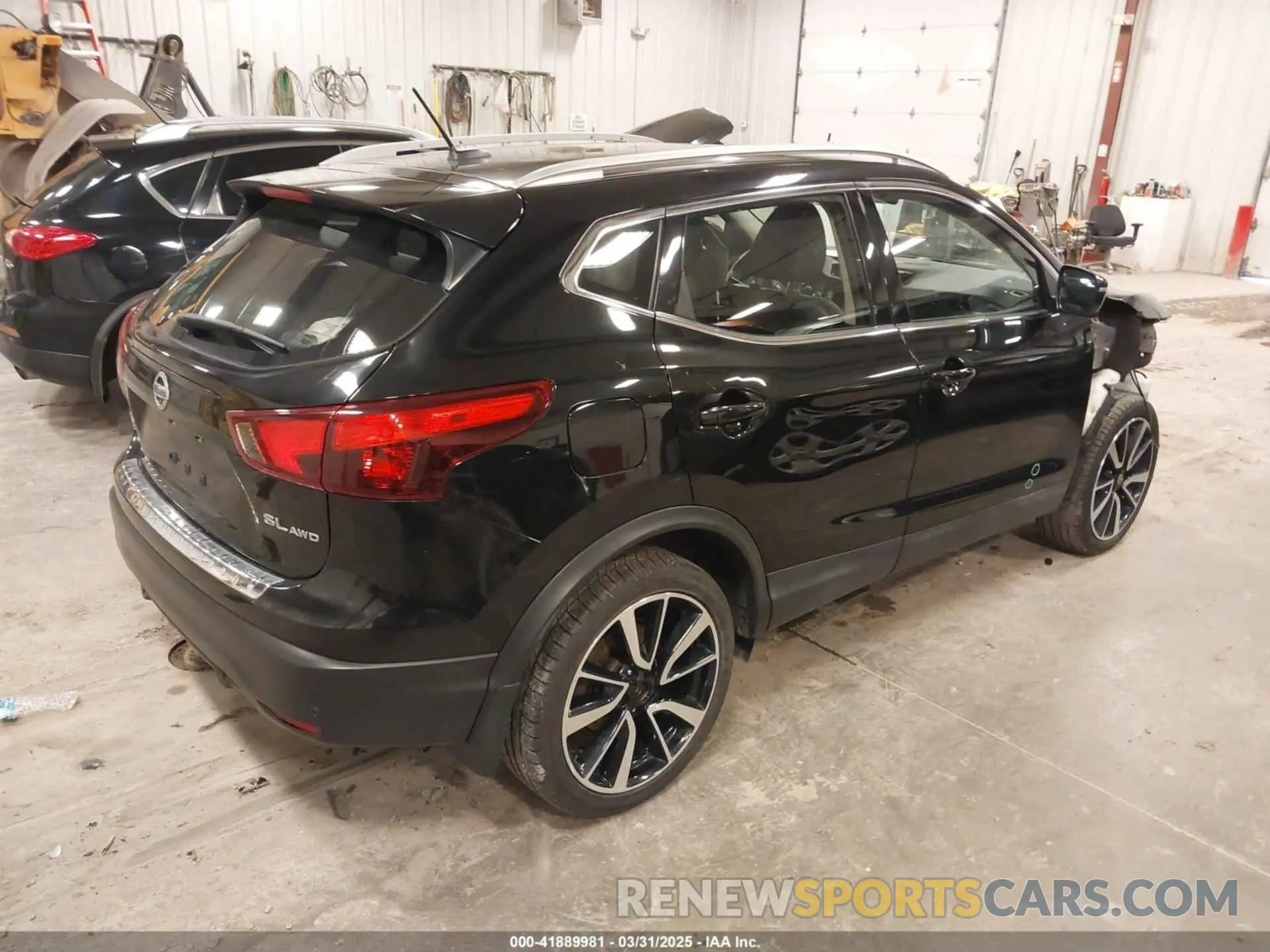 4 Photograph of a damaged car JN1BJ1CR1KW623250 NISSAN ROGUE SPORT 2019