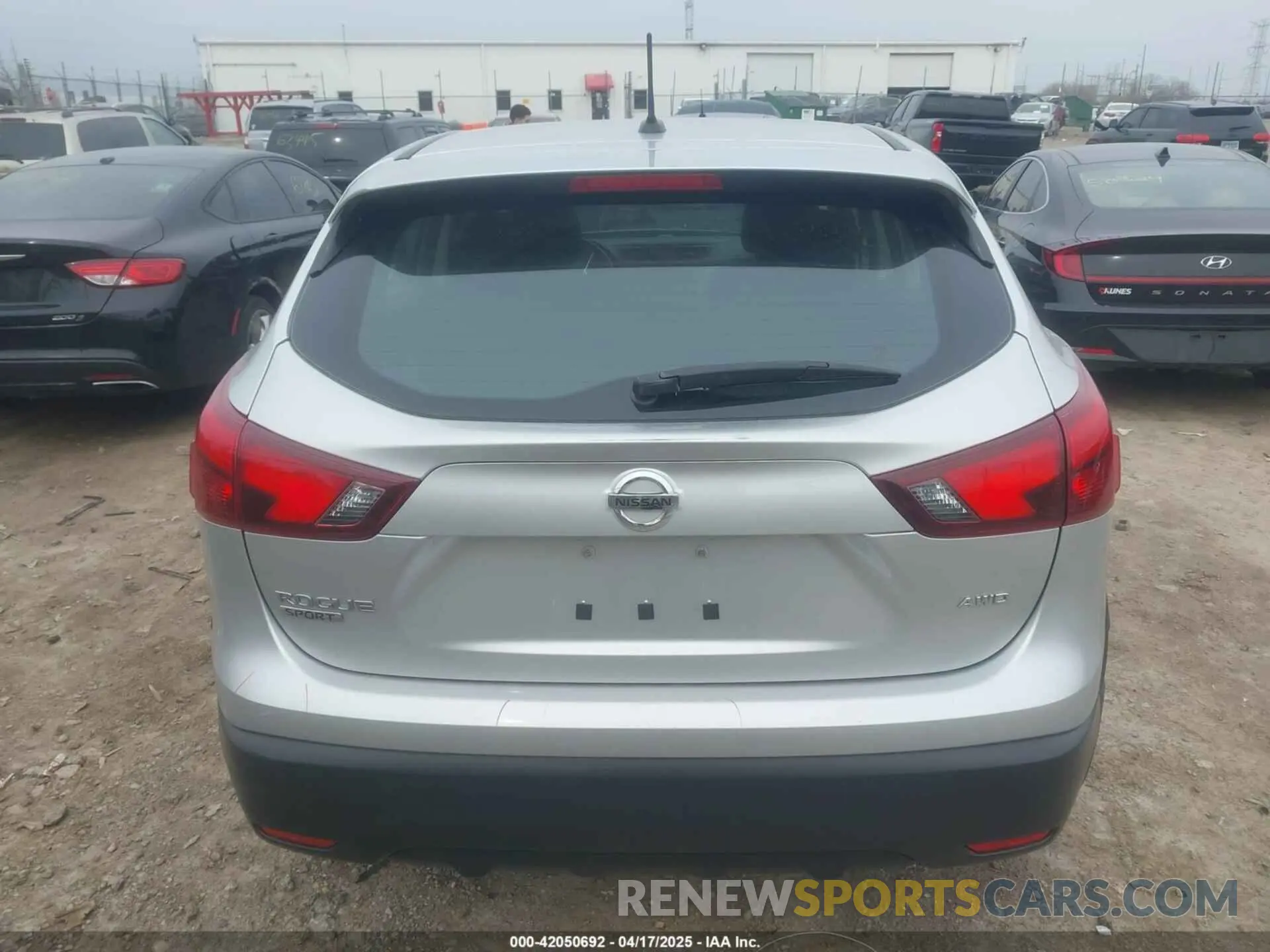 17 Photograph of a damaged car JN1BJ1CR1KW629274 NISSAN ROGUE SPORT 2019