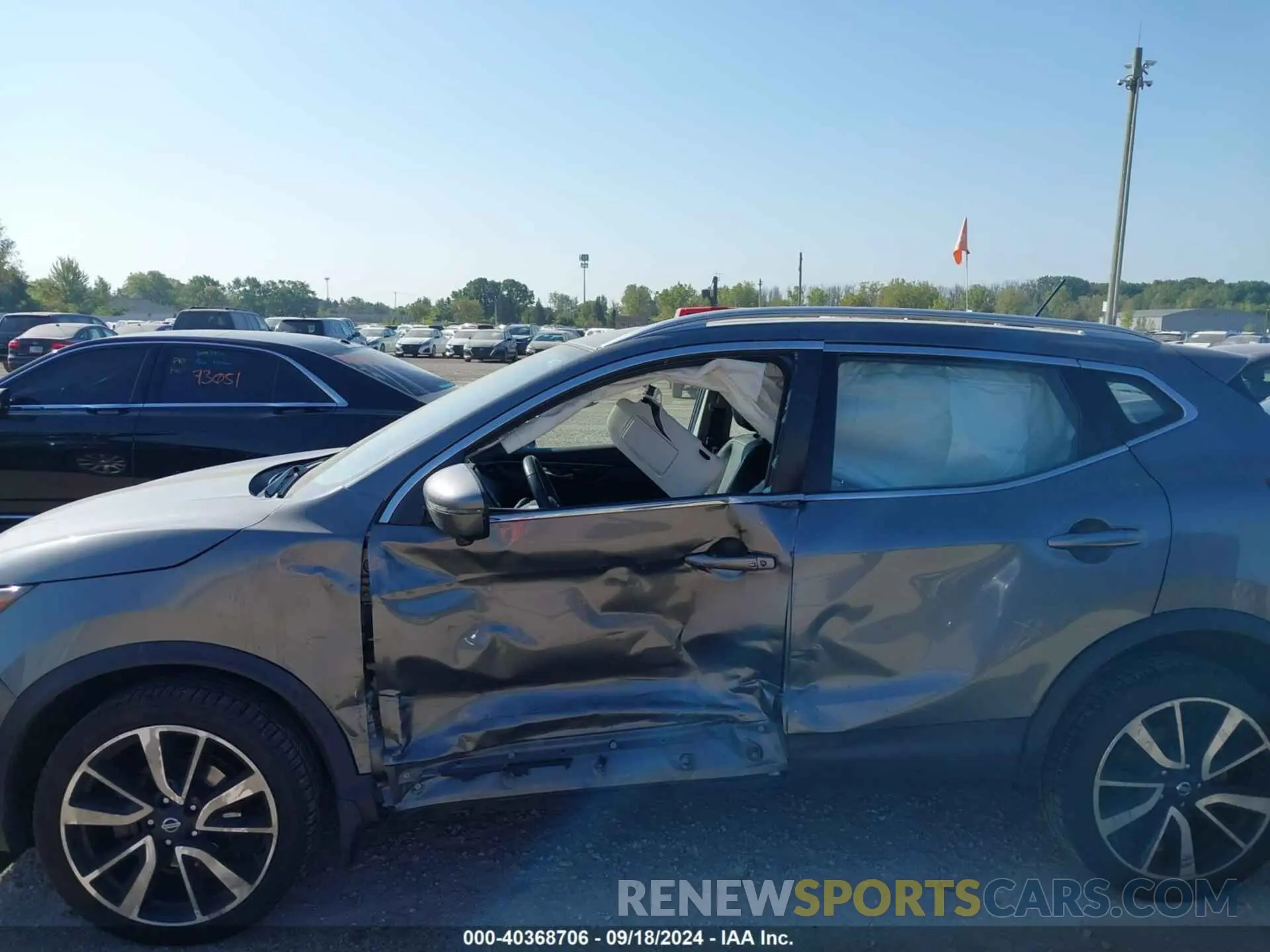 14 Photograph of a damaged car JN1BJ1CR3KW329350 NISSAN ROGUE SPORT 2019