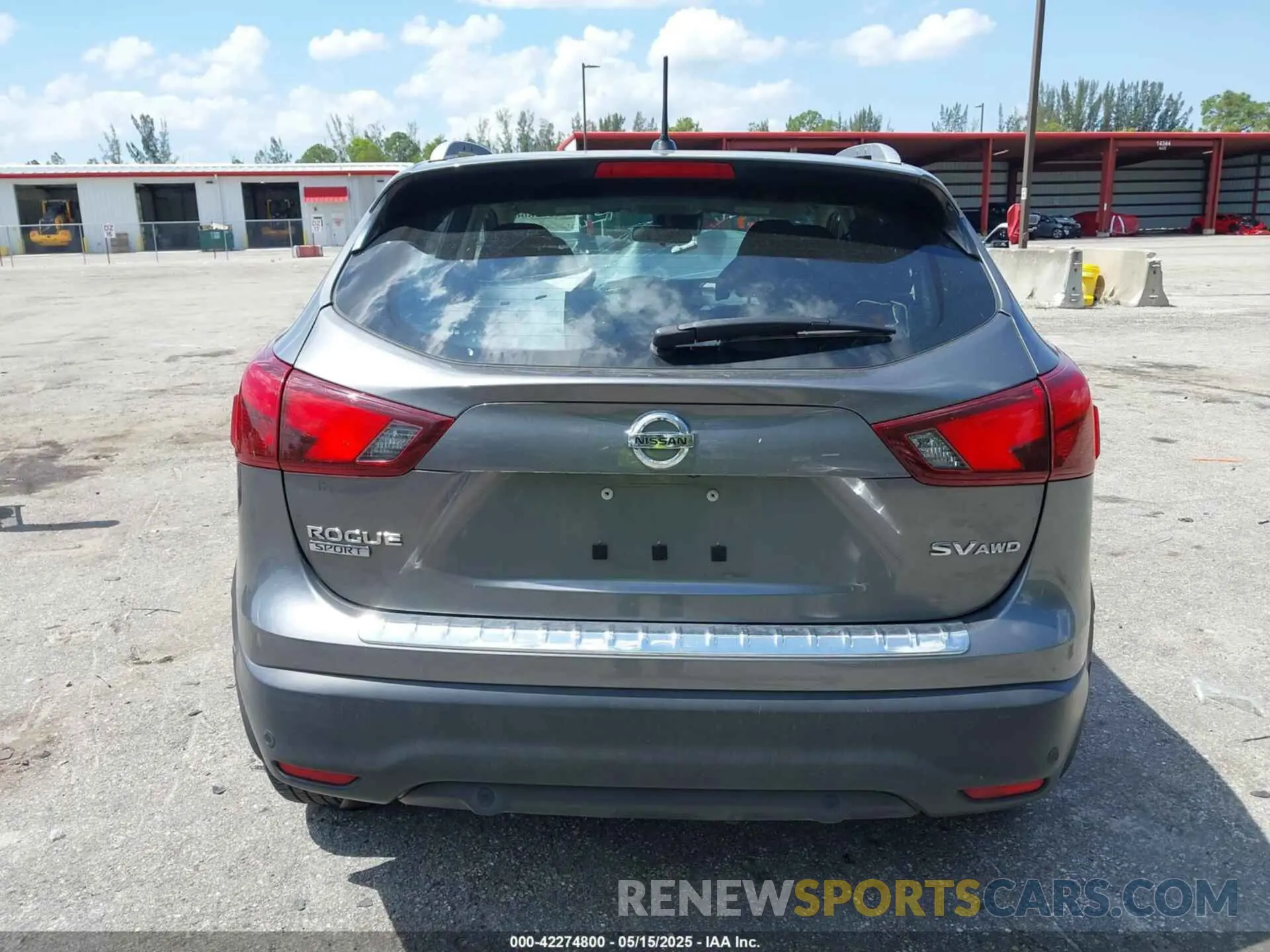 17 Photograph of a damaged car JN1BJ1CR3KW623332 NISSAN ROGUE SPORT 2019