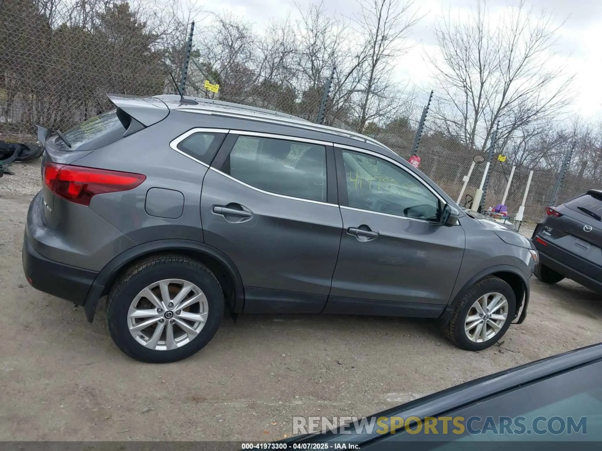 14 Photograph of a damaged car JN1BJ1CR4KW318132 NISSAN ROGUE SPORT 2019