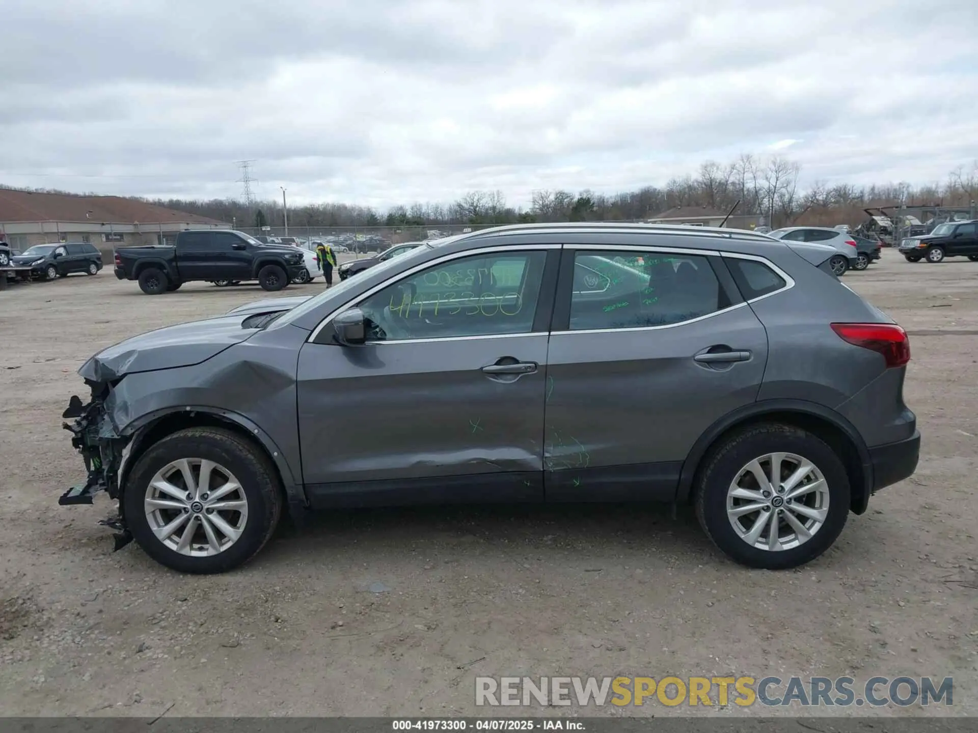 15 Photograph of a damaged car JN1BJ1CR4KW318132 NISSAN ROGUE SPORT 2019