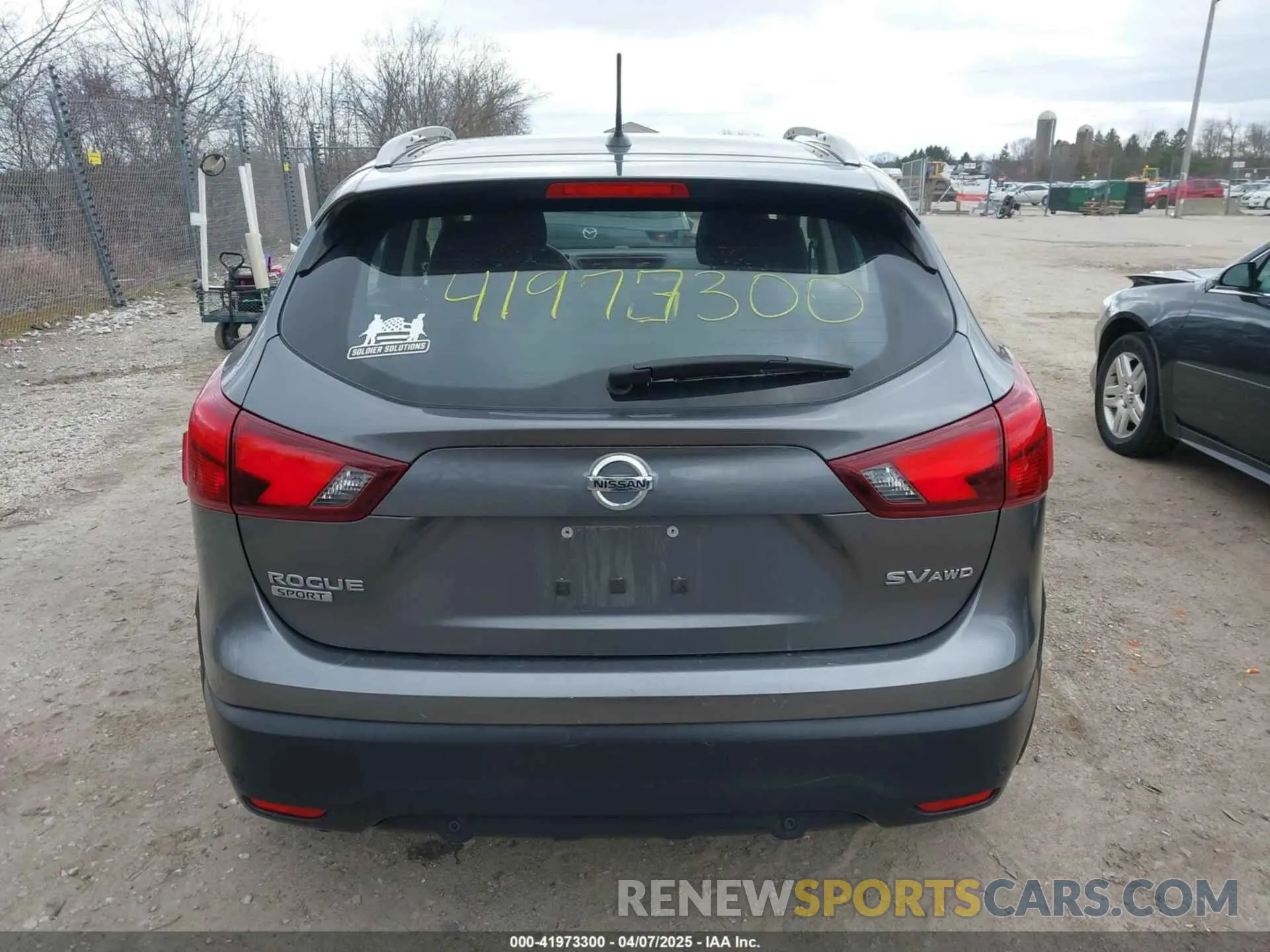 17 Photograph of a damaged car JN1BJ1CR4KW318132 NISSAN ROGUE SPORT 2019