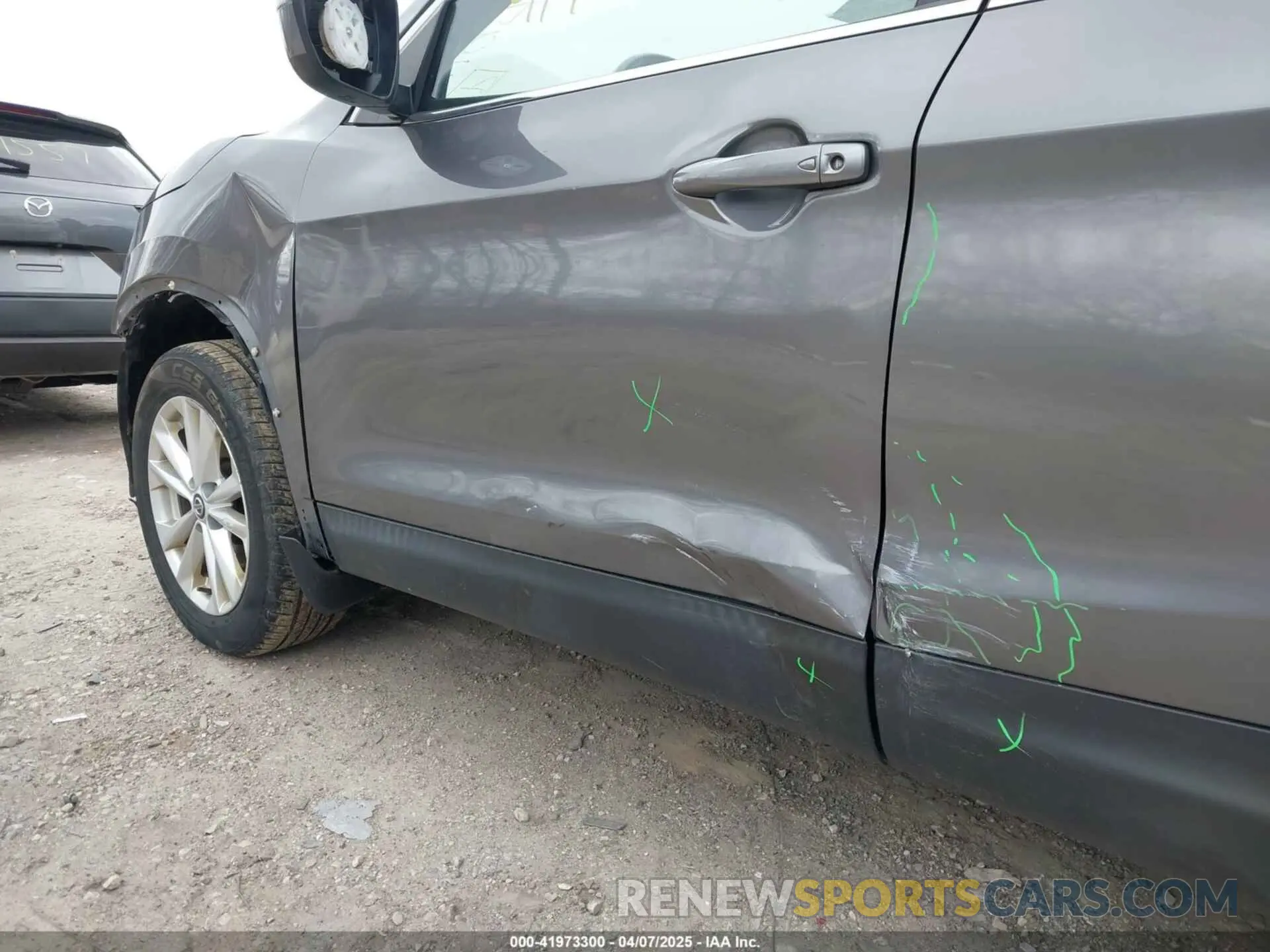 18 Photograph of a damaged car JN1BJ1CR4KW318132 NISSAN ROGUE SPORT 2019