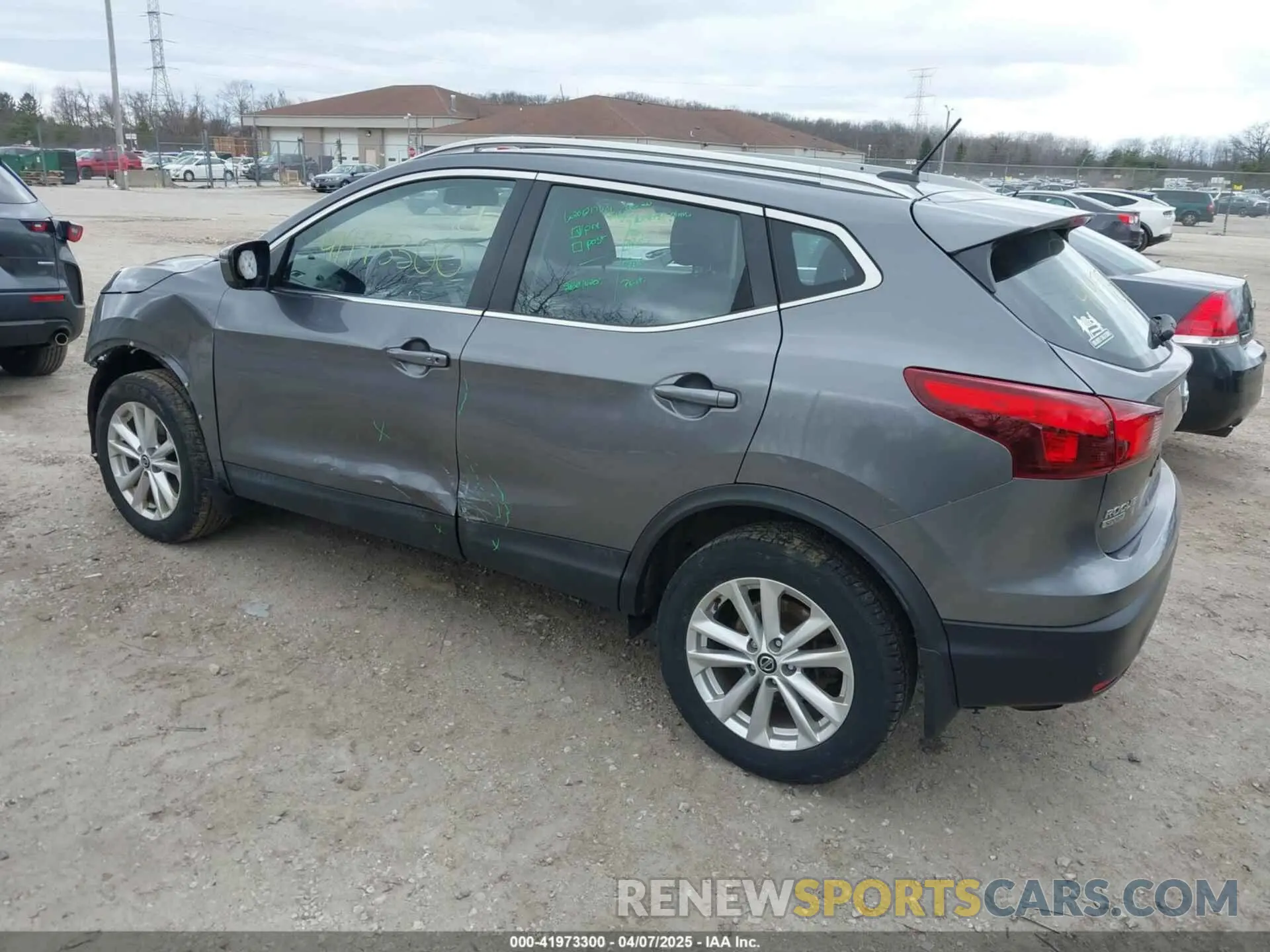 3 Photograph of a damaged car JN1BJ1CR4KW318132 NISSAN ROGUE SPORT 2019
