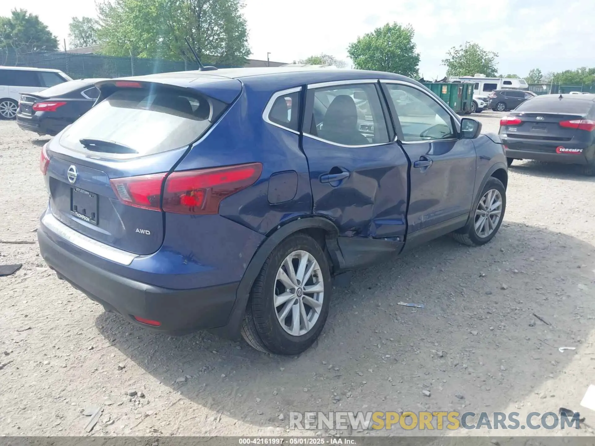 4 Photograph of a damaged car JN1BJ1CR4KW321693 NISSAN ROGUE SPORT 2019