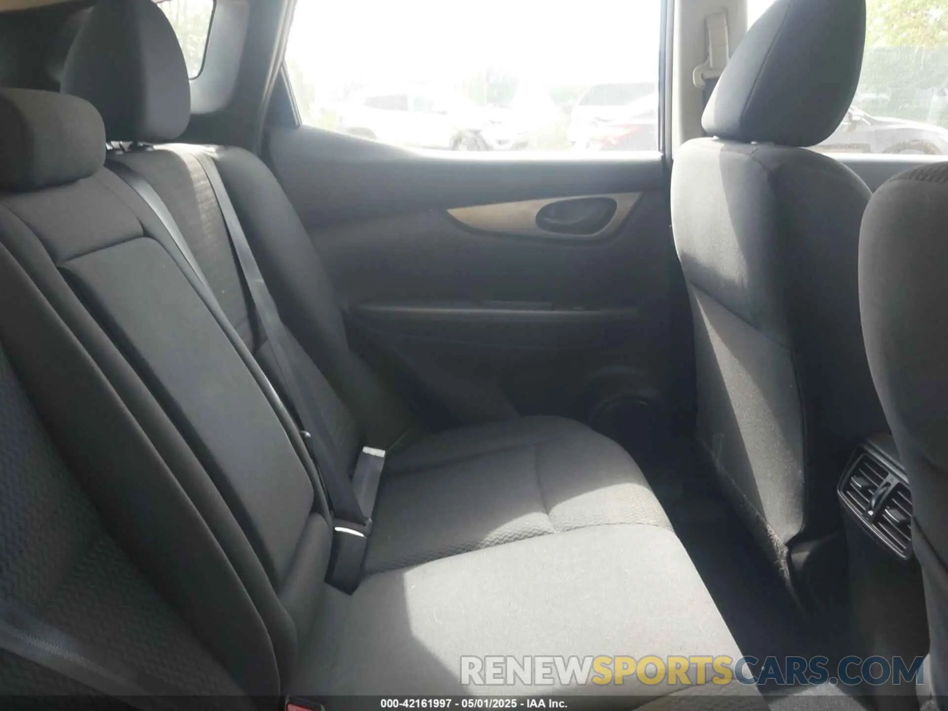8 Photograph of a damaged car JN1BJ1CR4KW321693 NISSAN ROGUE SPORT 2019