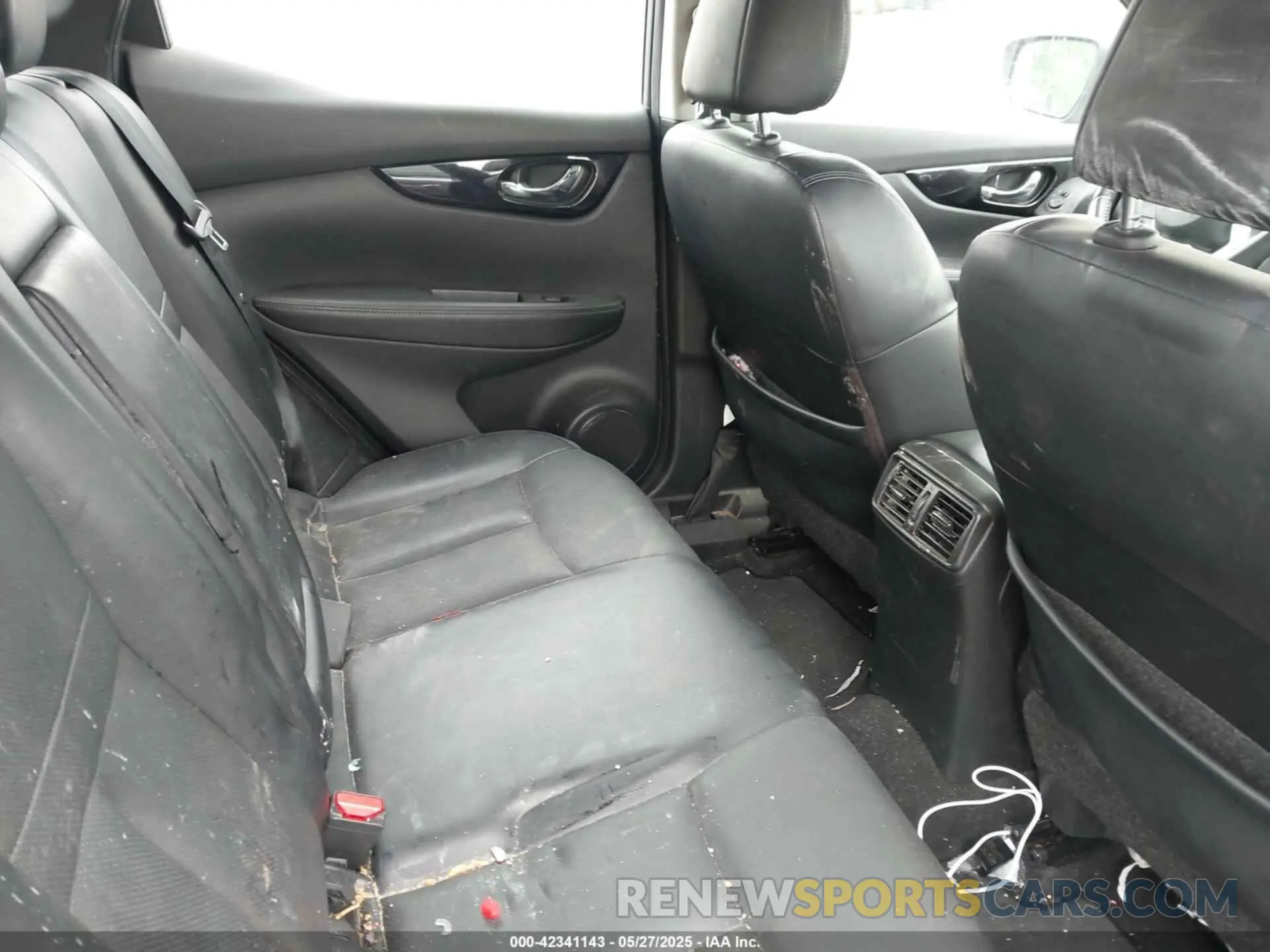 8 Photograph of a damaged car JN1BJ1CR4KW335822 NISSAN ROGUE SPORT 2019