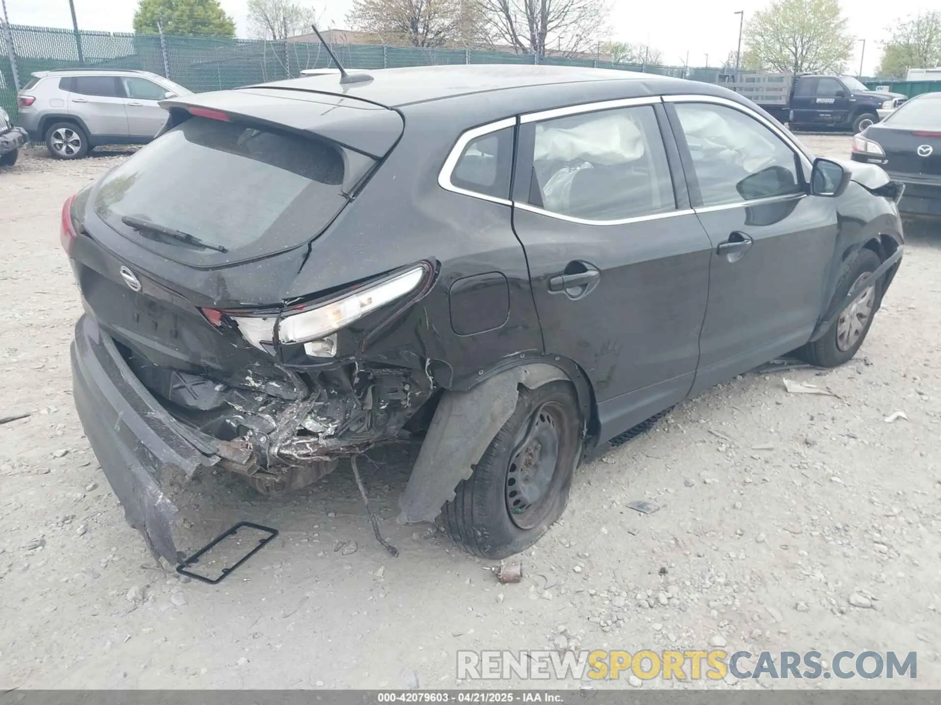 4 Photograph of a damaged car JN1BJ1CR5KW311108 NISSAN ROGUE SPORT 2019