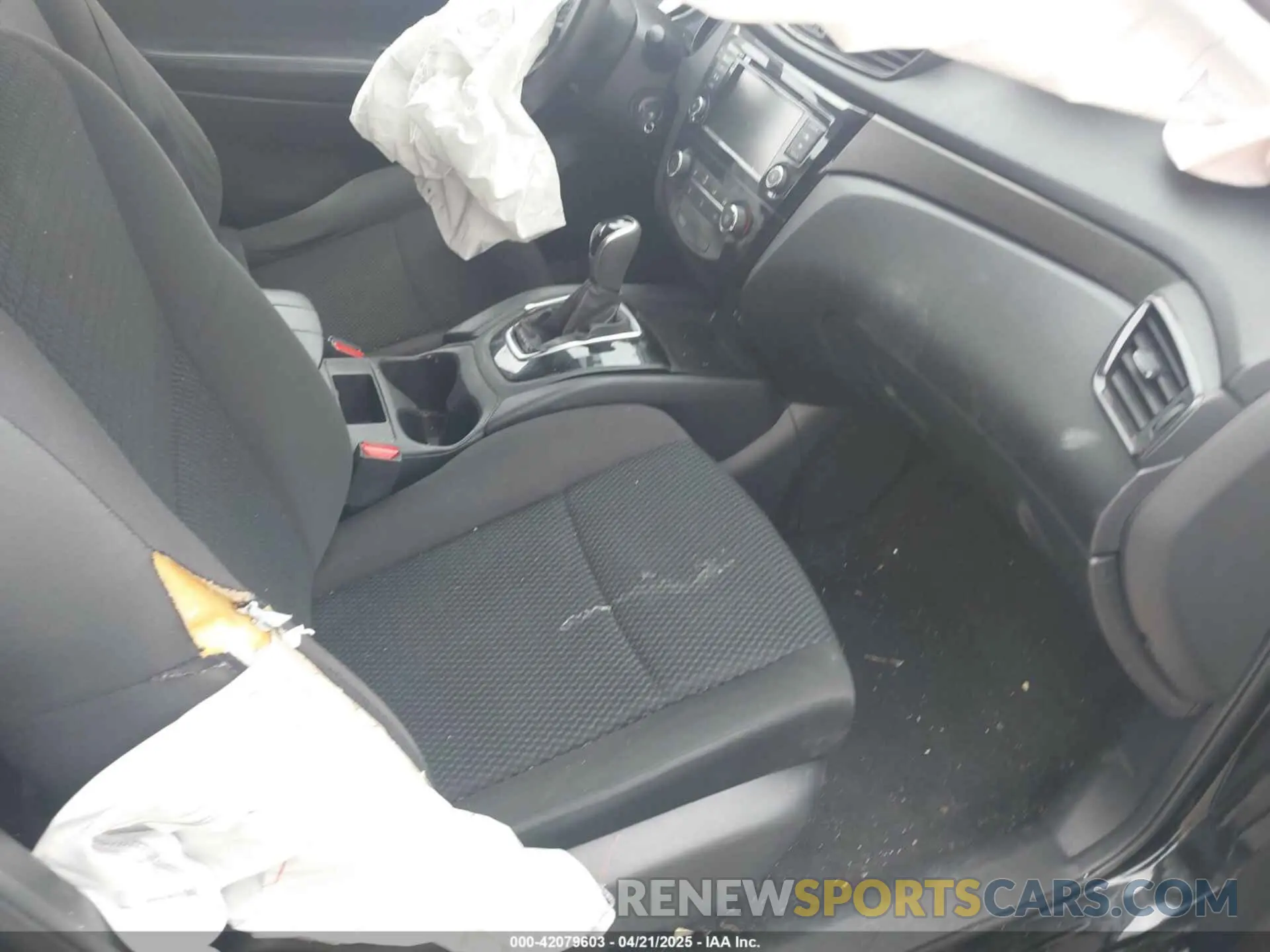 5 Photograph of a damaged car JN1BJ1CR5KW311108 NISSAN ROGUE SPORT 2019