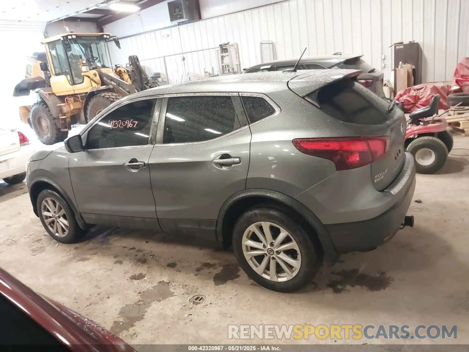 13 Photograph of a damaged car JN1BJ1CR5KW321959 NISSAN ROGUE SPORT 2019