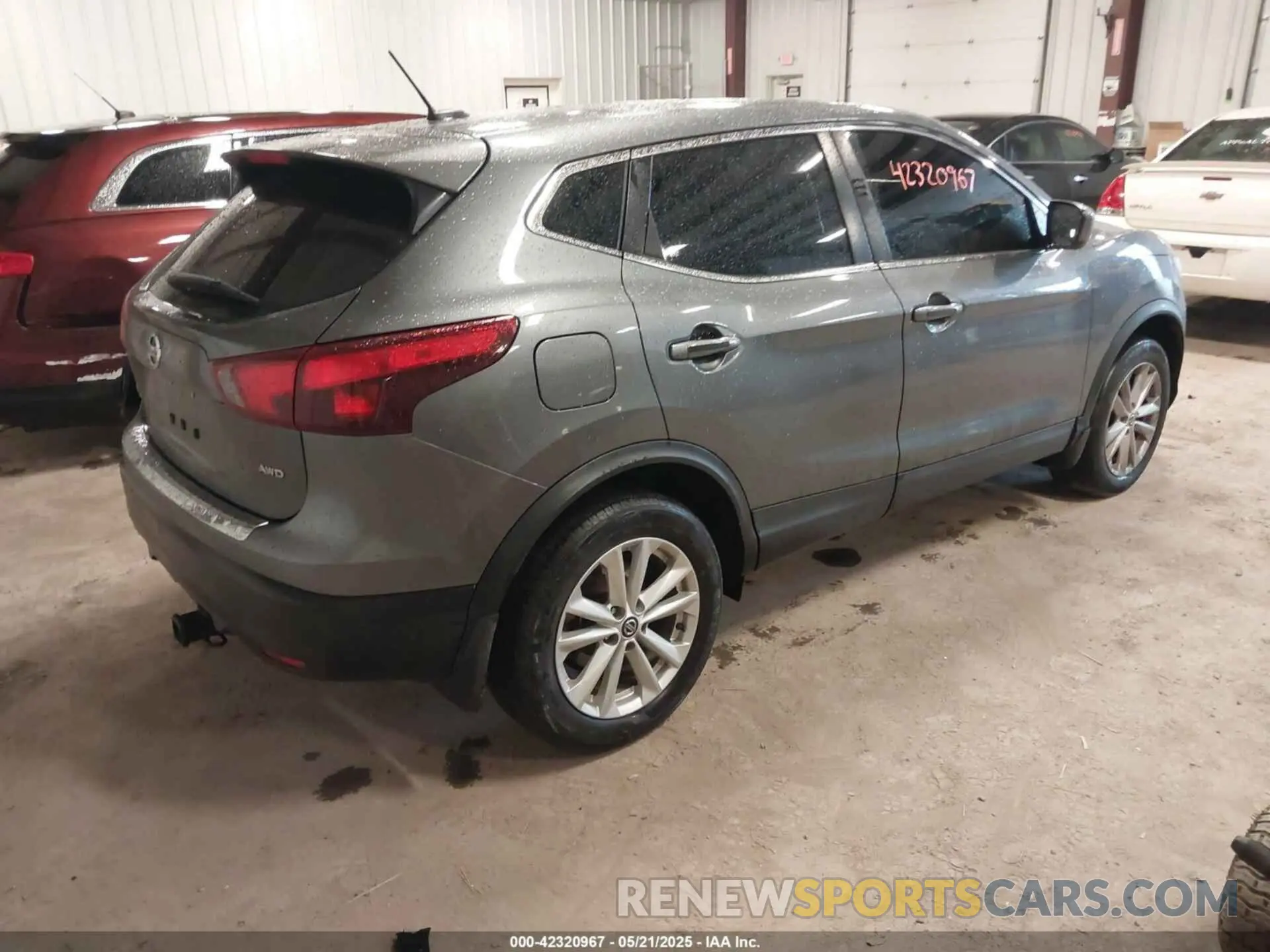 4 Photograph of a damaged car JN1BJ1CR5KW321959 NISSAN ROGUE SPORT 2019
