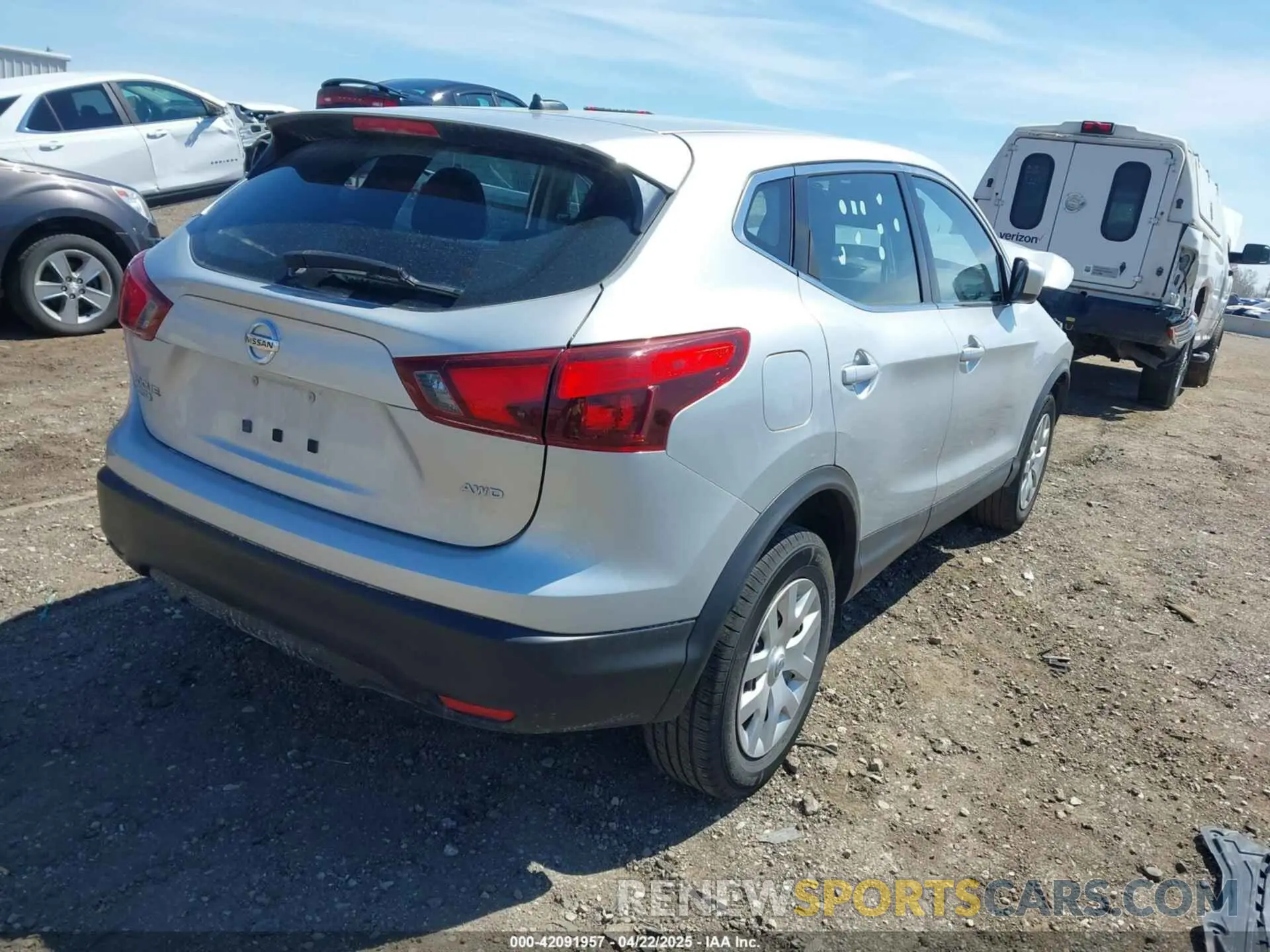 4 Photograph of a damaged car JN1BJ1CR5KW326515 NISSAN ROGUE SPORT 2019