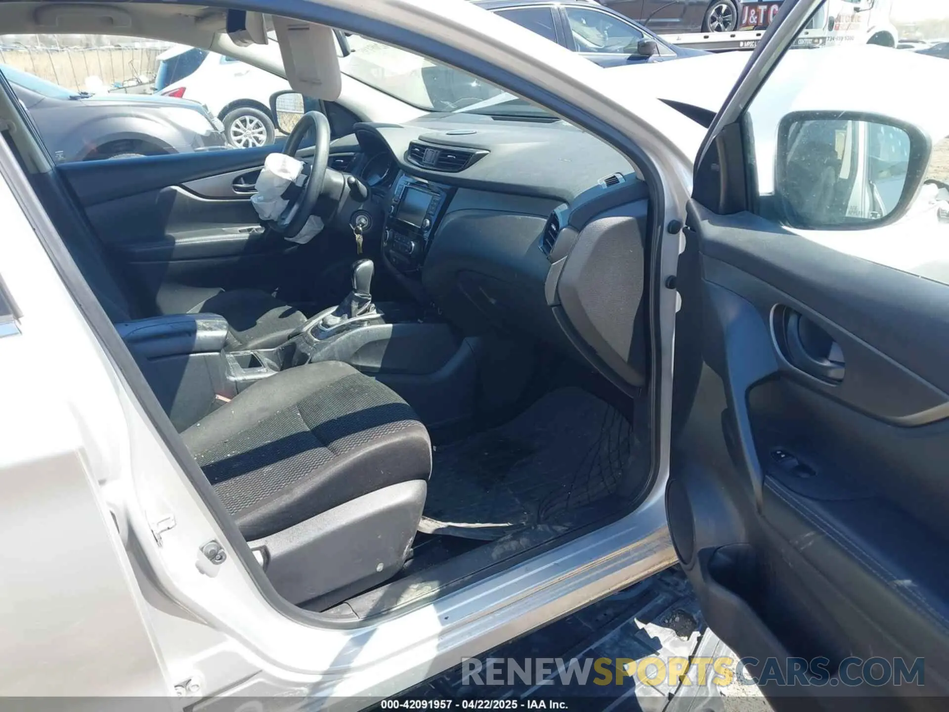 5 Photograph of a damaged car JN1BJ1CR5KW326515 NISSAN ROGUE SPORT 2019