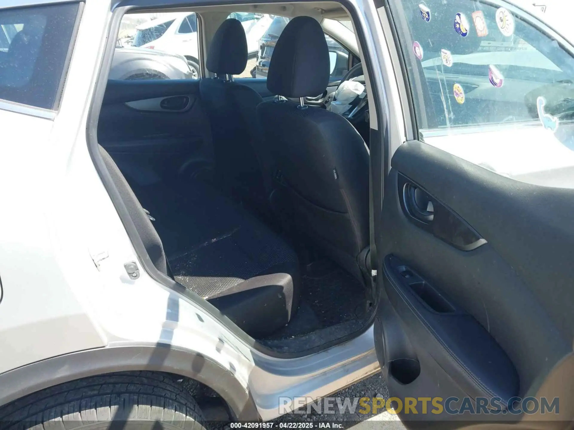 8 Photograph of a damaged car JN1BJ1CR5KW326515 NISSAN ROGUE SPORT 2019