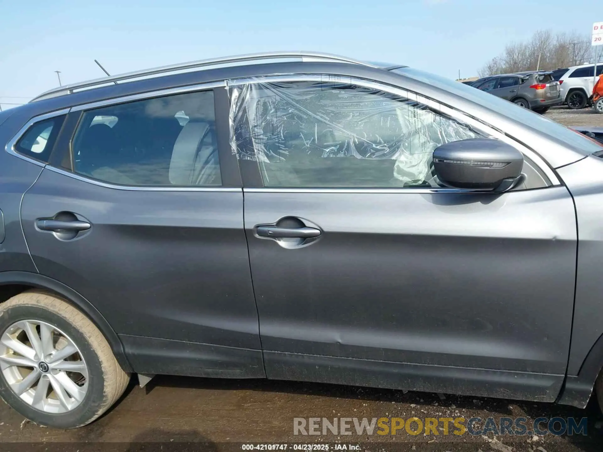 13 Photograph of a damaged car JN1BJ1CR6KW327303 NISSAN ROGUE SPORT 2019