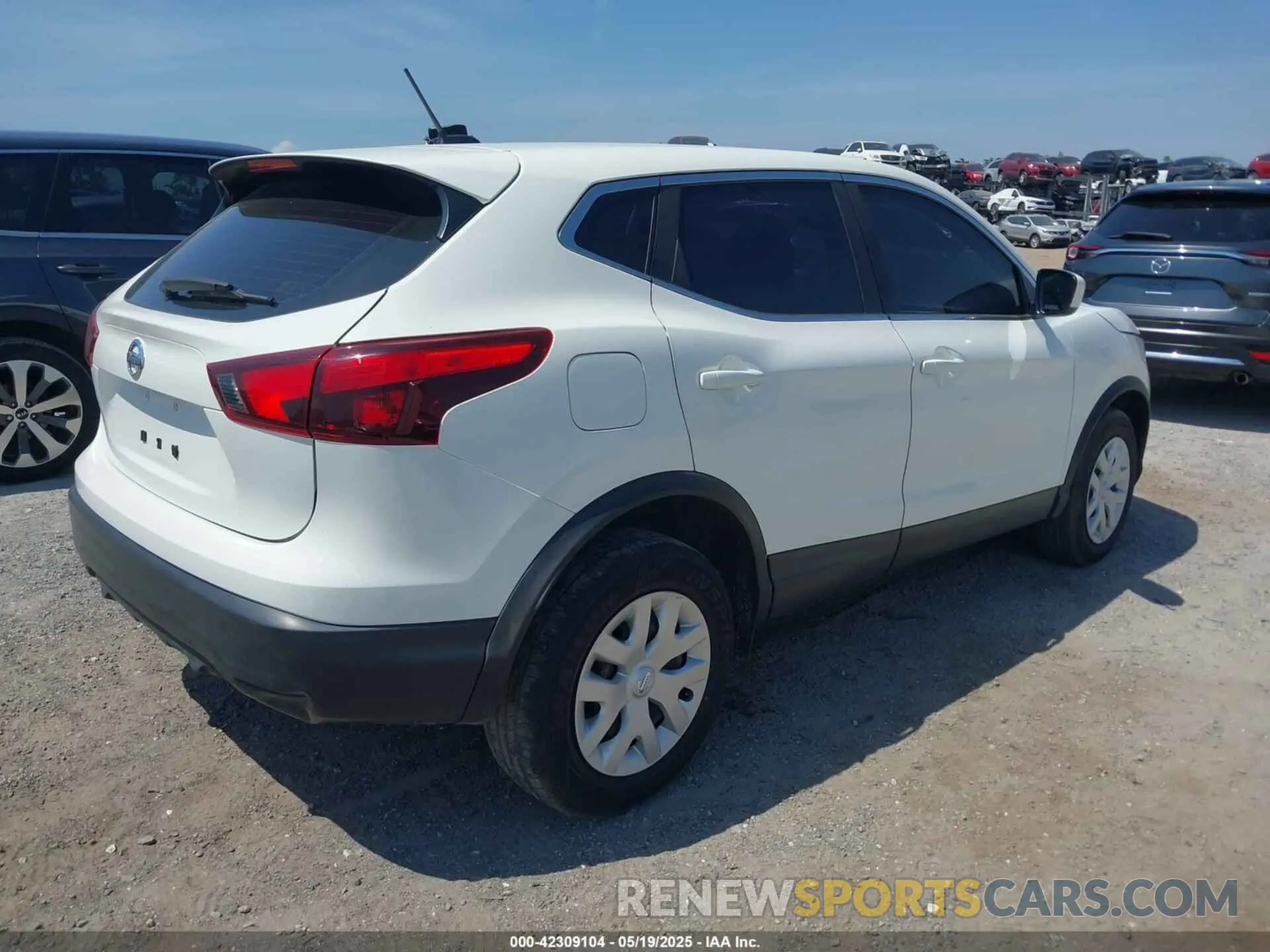 4 Photograph of a damaged car JN1BJ1CR6KW330198 NISSAN ROGUE SPORT 2019