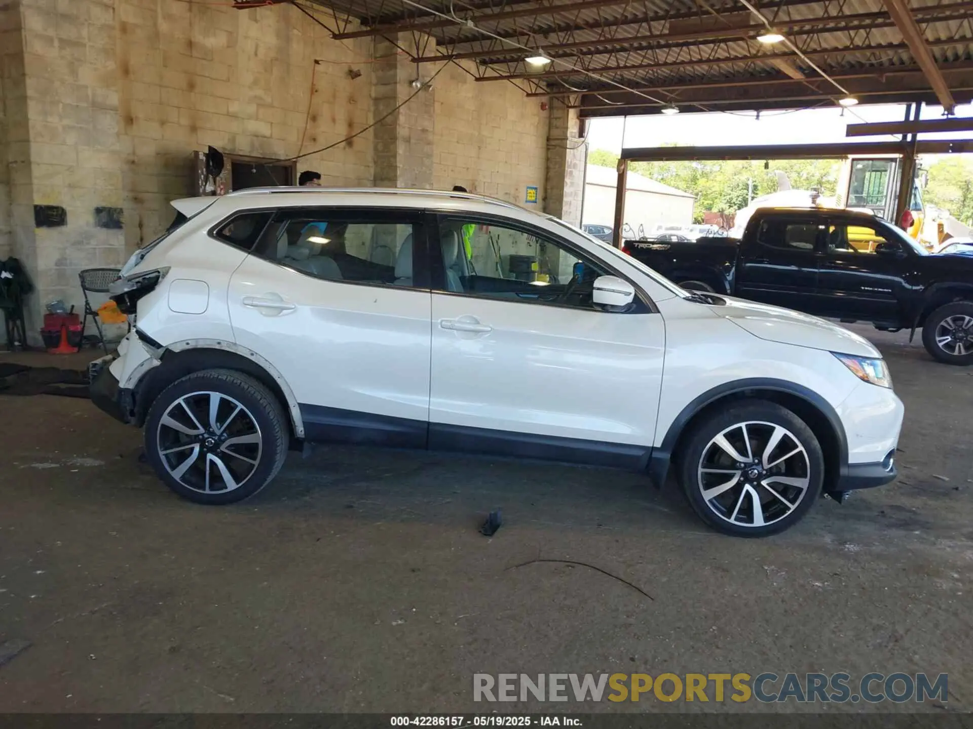 14 Photograph of a damaged car JN1BJ1CR6KW340777 NISSAN ROGUE SPORT 2019