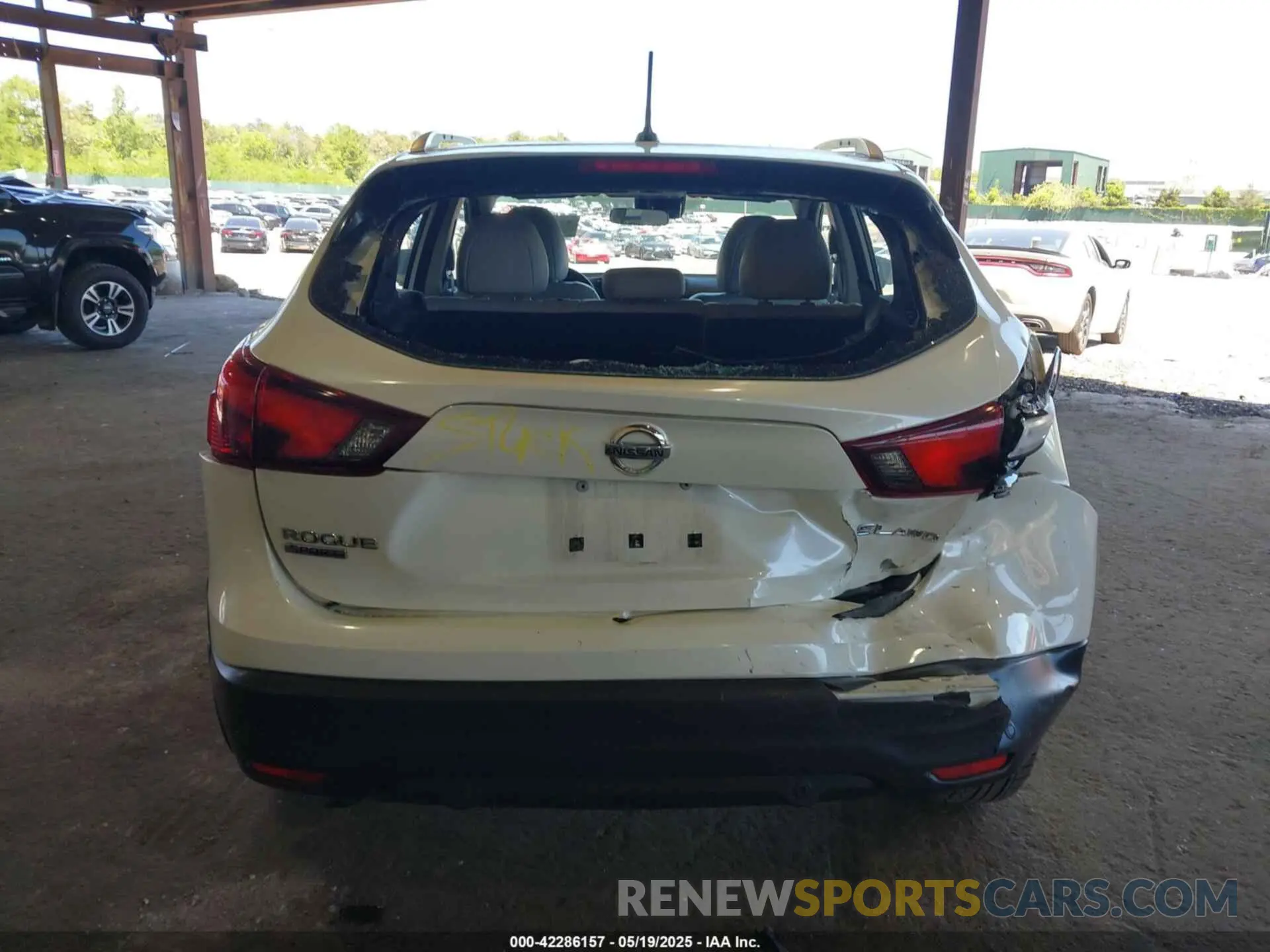 17 Photograph of a damaged car JN1BJ1CR6KW340777 NISSAN ROGUE SPORT 2019