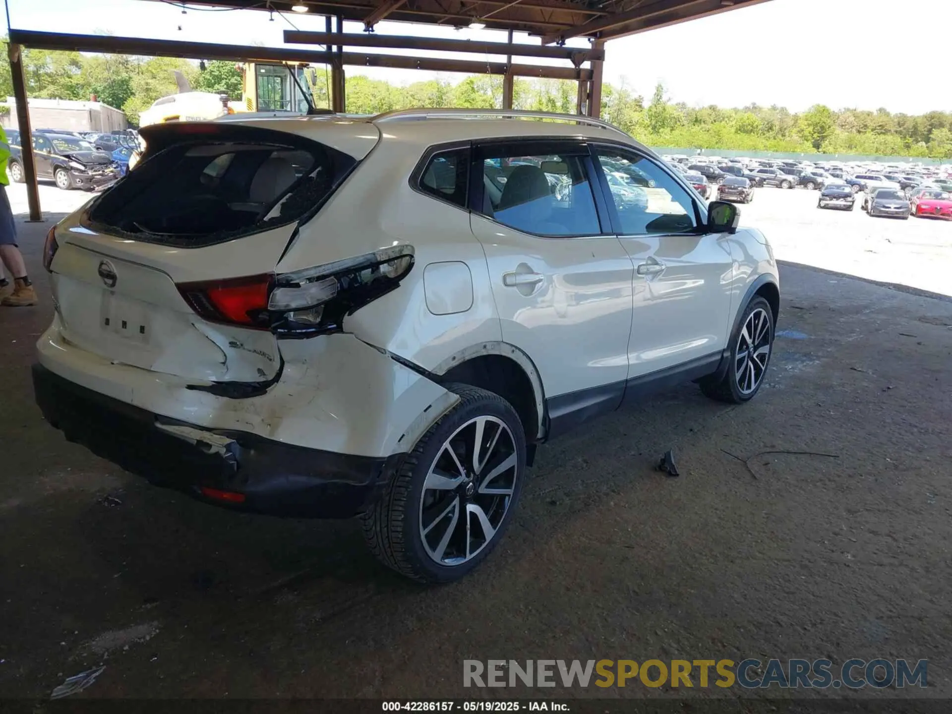 4 Photograph of a damaged car JN1BJ1CR6KW340777 NISSAN ROGUE SPORT 2019