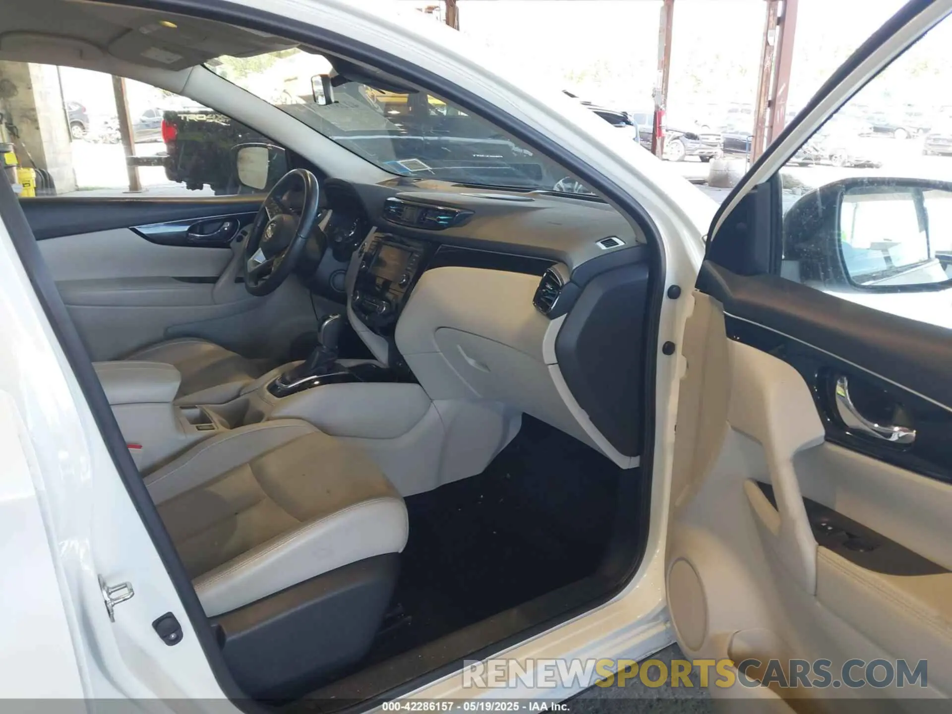 5 Photograph of a damaged car JN1BJ1CR6KW340777 NISSAN ROGUE SPORT 2019
