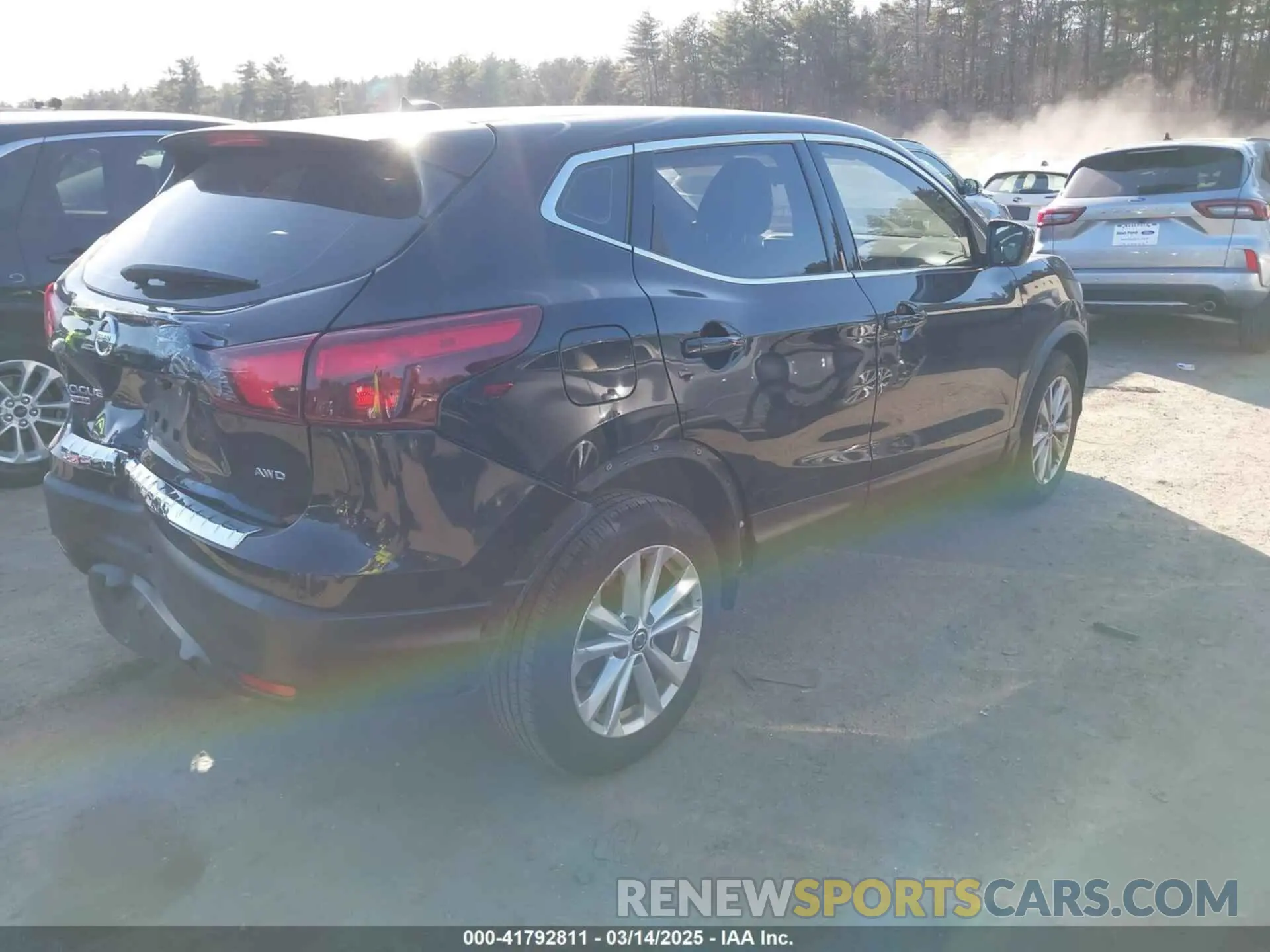 4 Photograph of a damaged car JN1BJ1CR7KW311109 NISSAN ROGUE SPORT 2019