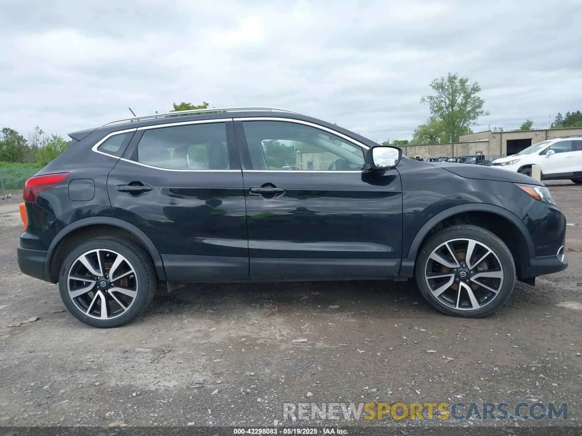 14 Photograph of a damaged car JN1BJ1CR7KW319629 NISSAN ROGUE SPORT 2019