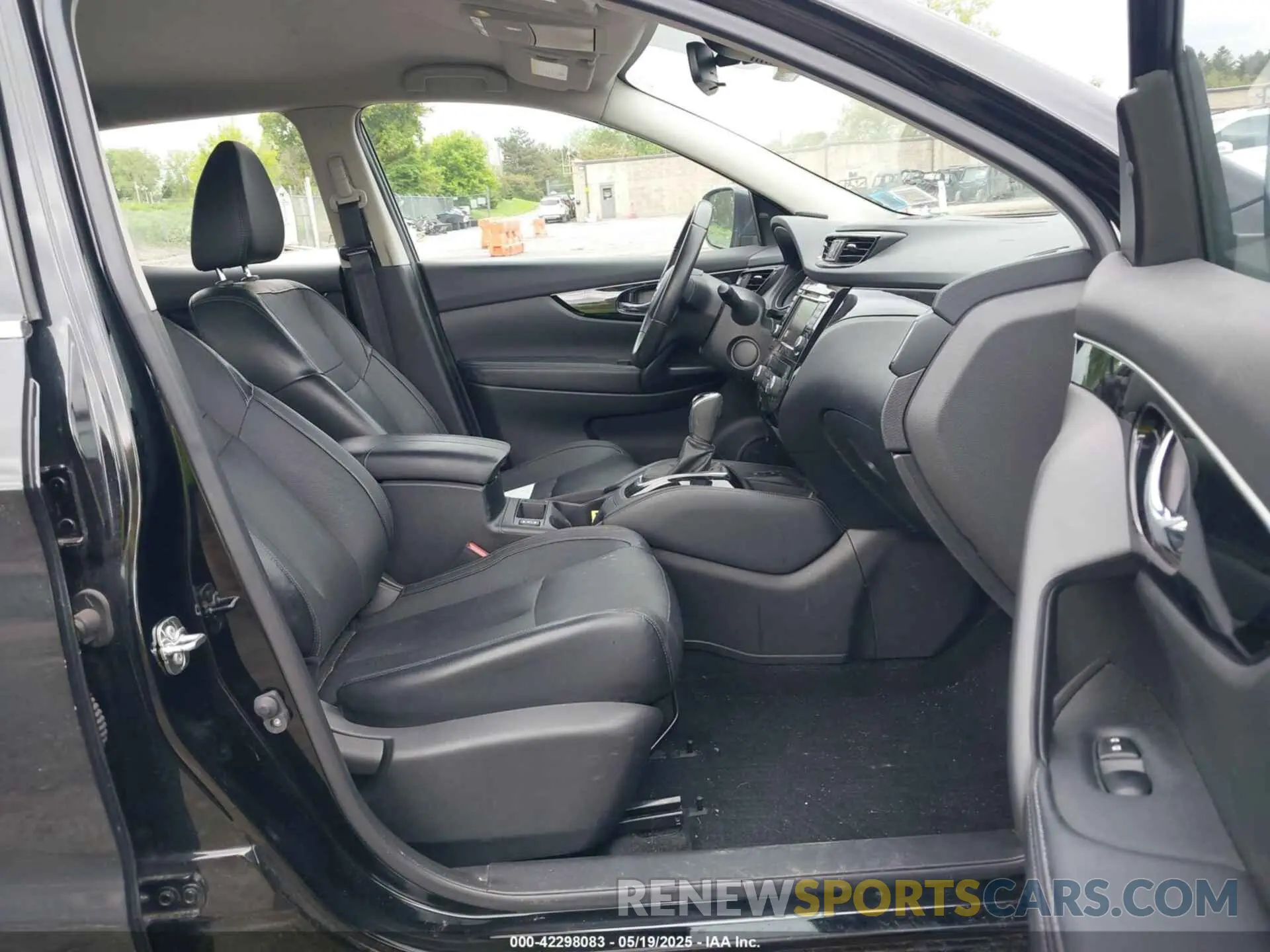 5 Photograph of a damaged car JN1BJ1CR7KW319629 NISSAN ROGUE SPORT 2019