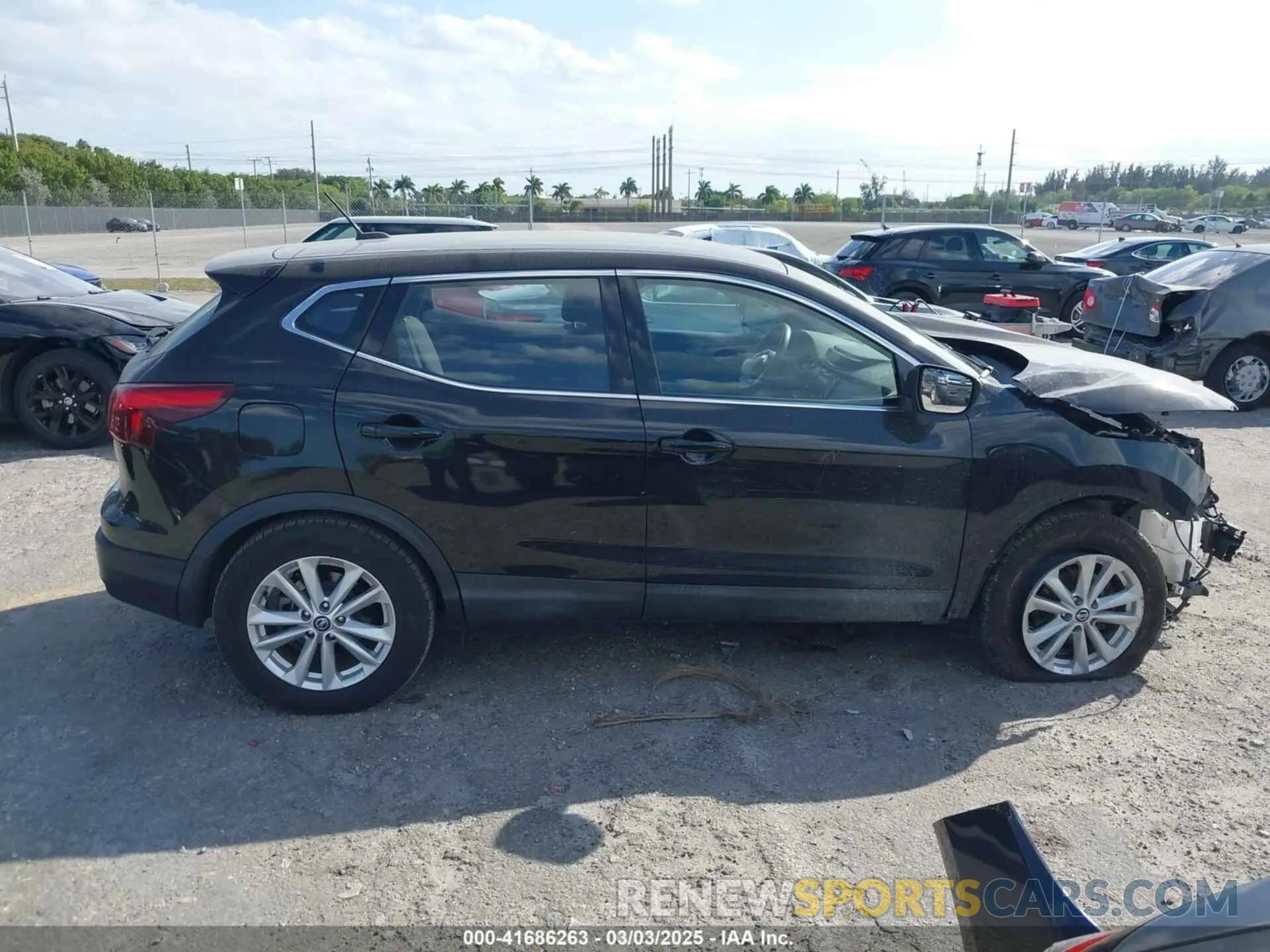 14 Photograph of a damaged car JN1BJ1CR7KW623382 NISSAN ROGUE SPORT 2019