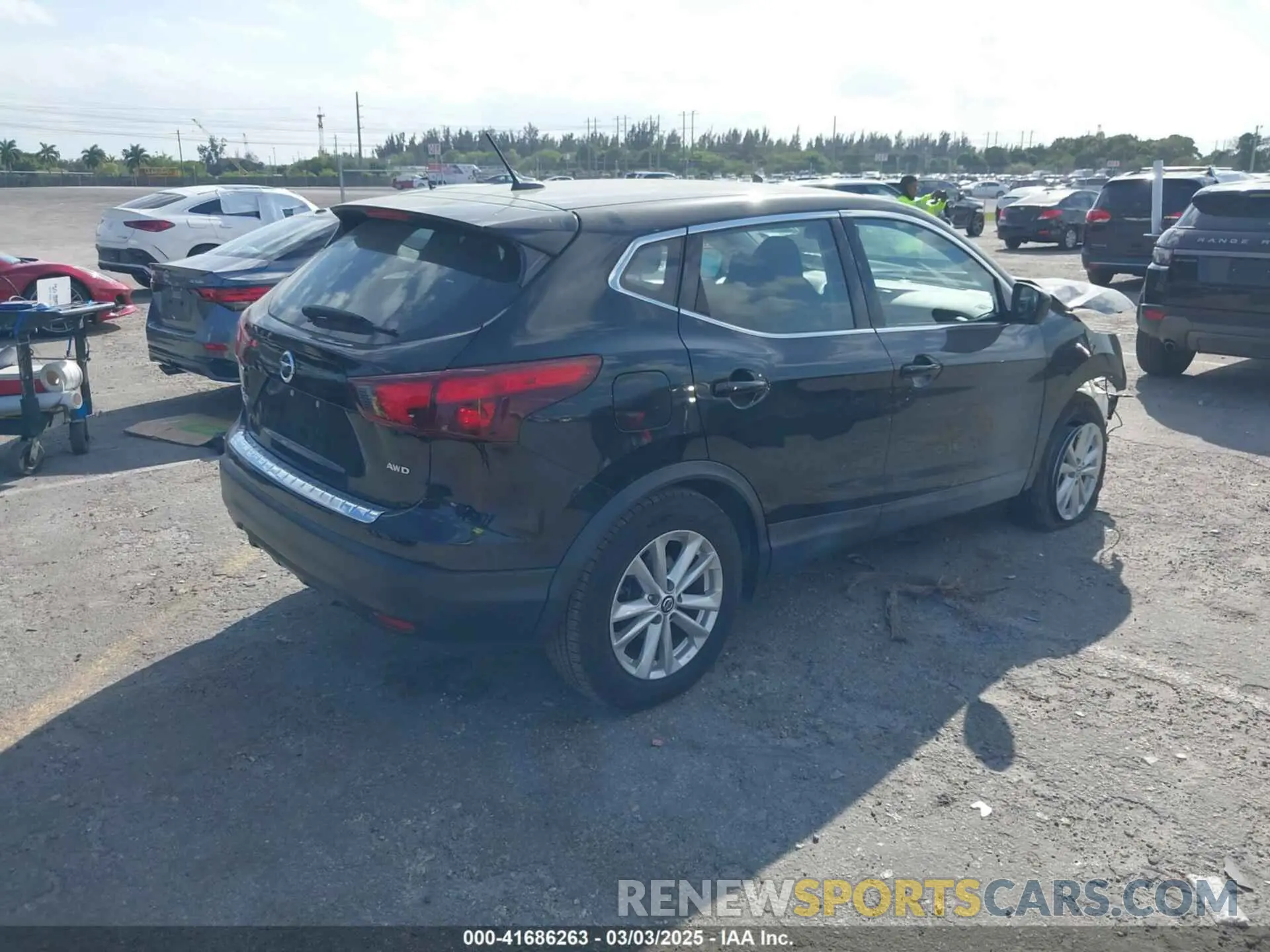 4 Photograph of a damaged car JN1BJ1CR7KW623382 NISSAN ROGUE SPORT 2019