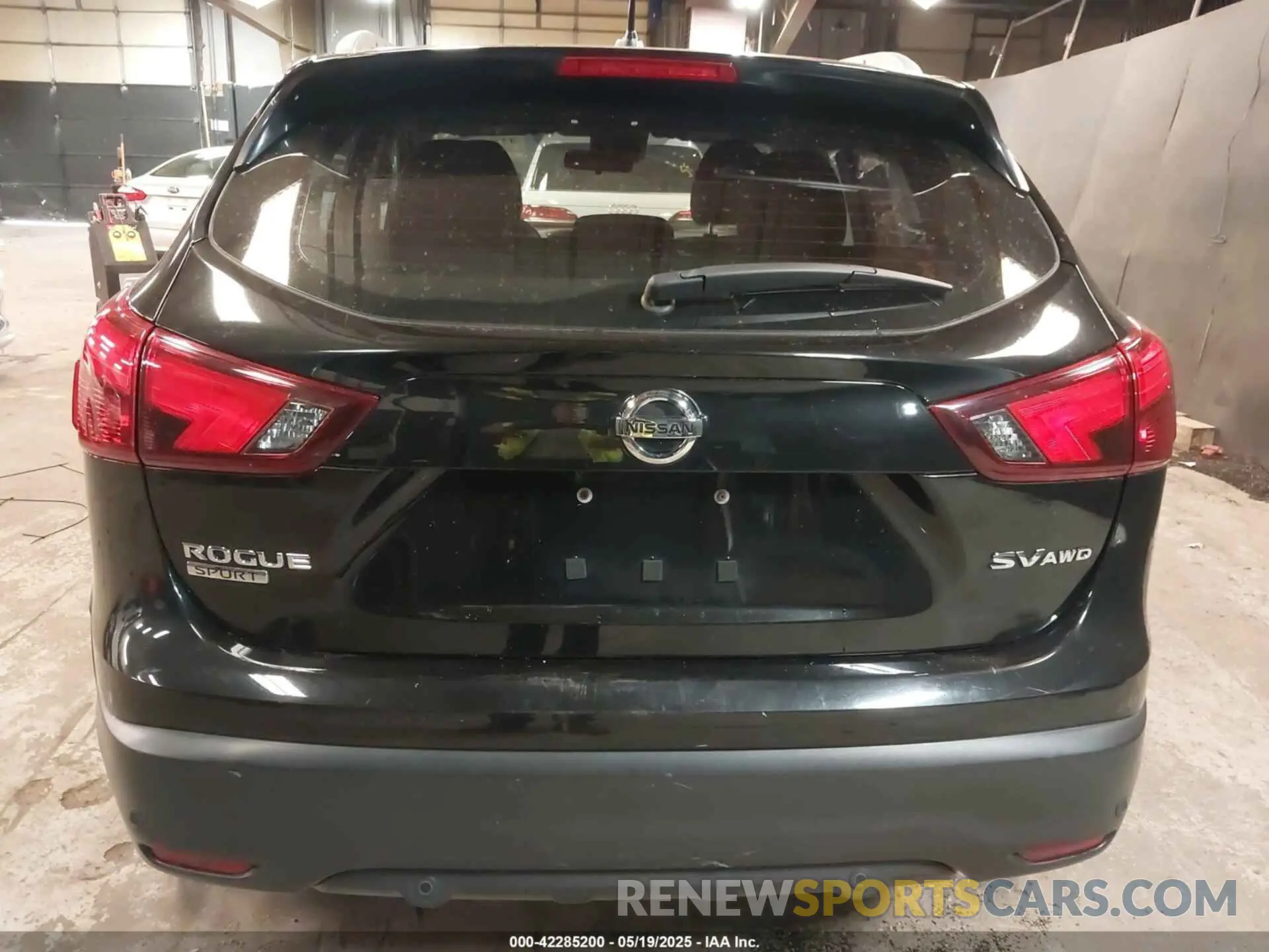 17 Photograph of a damaged car JN1BJ1CR7KW626394 NISSAN ROGUE SPORT 2019
