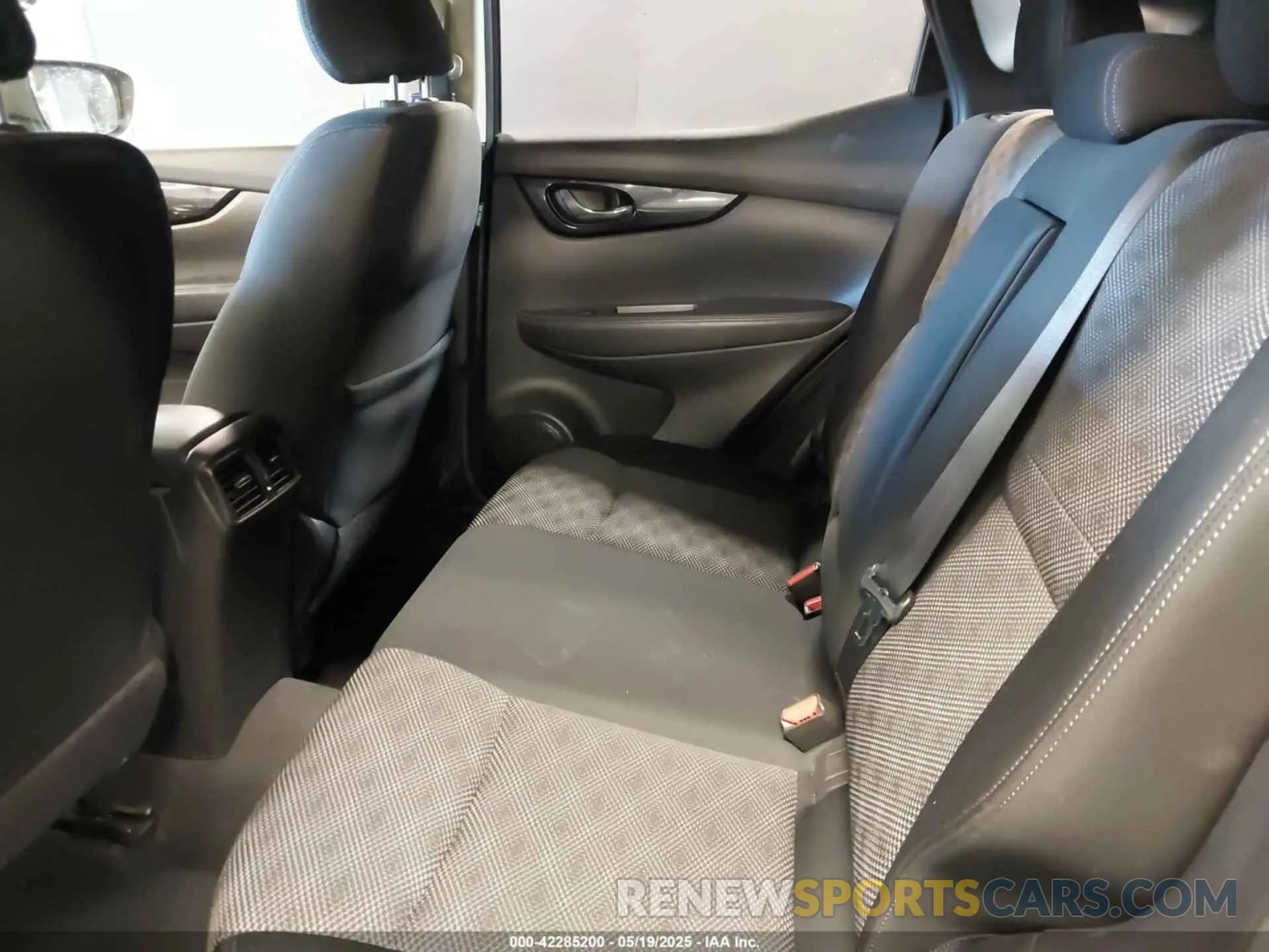 8 Photograph of a damaged car JN1BJ1CR7KW626394 NISSAN ROGUE SPORT 2019