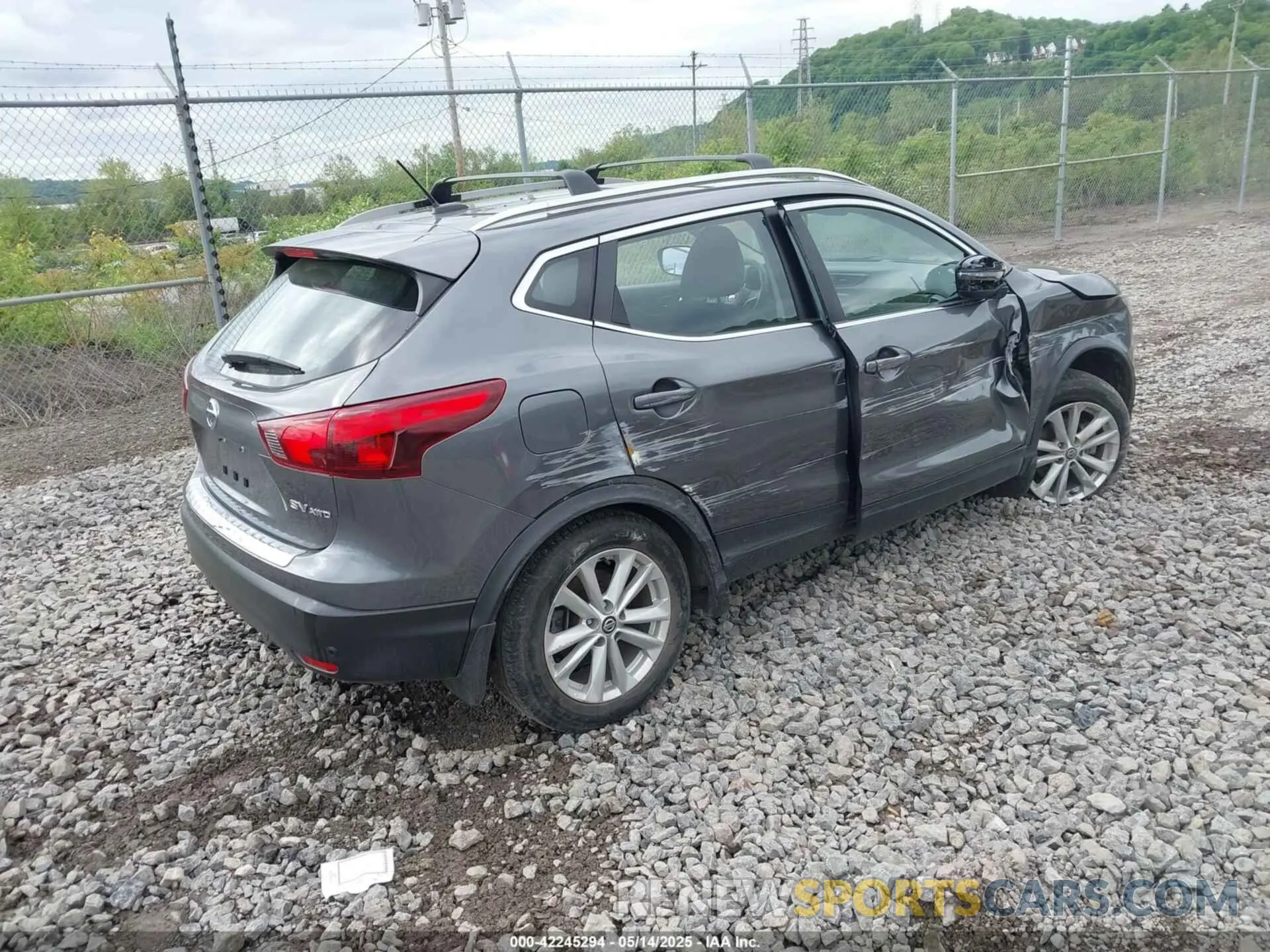4 Photograph of a damaged car JN1BJ1CR7KW627870 NISSAN ROGUE SPORT 2019