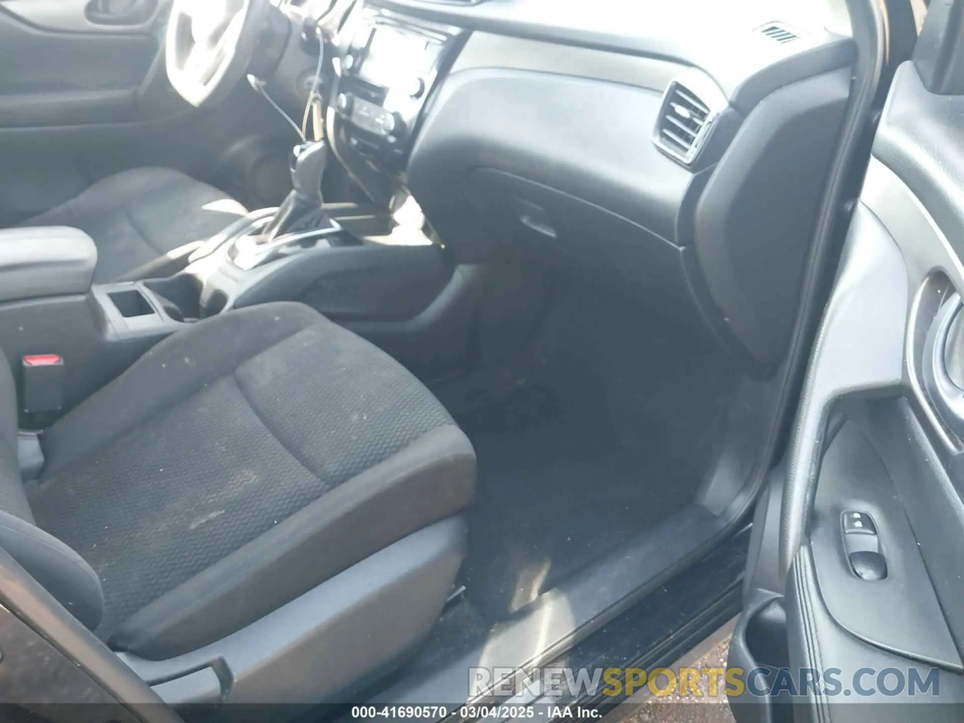 5 Photograph of a damaged car JN1BJ1CR8KW333880 NISSAN ROGUE SPORT 2019