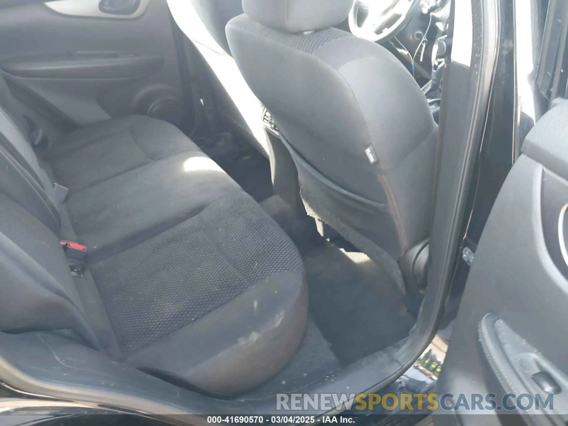 8 Photograph of a damaged car JN1BJ1CR8KW333880 NISSAN ROGUE SPORT 2019