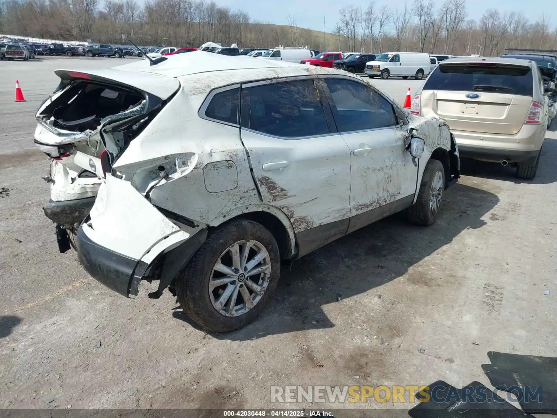 4 Photograph of a damaged car JN1BJ1CR9KW347948 NISSAN ROGUE SPORT 2019