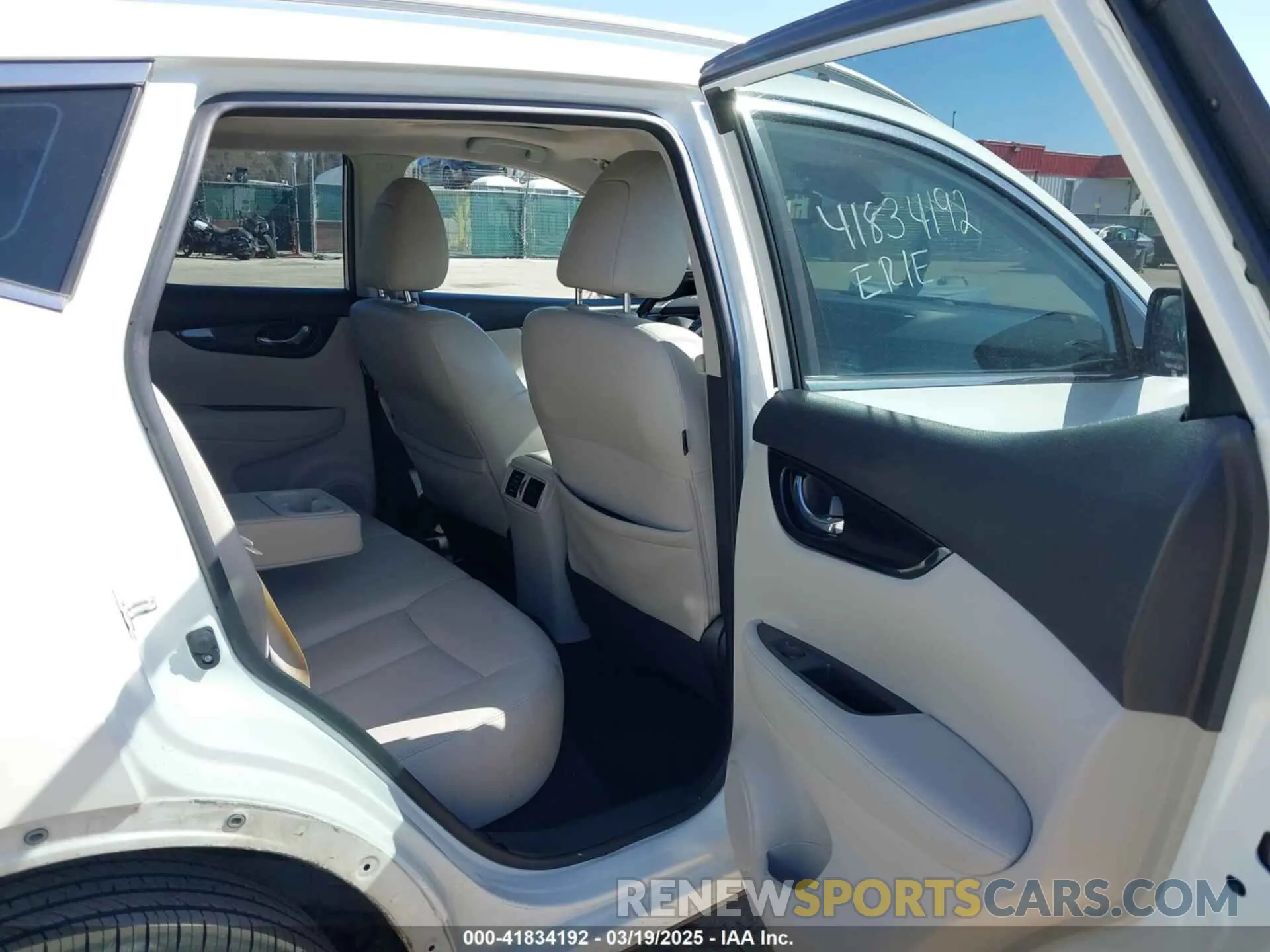 8 Photograph of a damaged car JN1BJ1CR9KW631192 NISSAN ROGUE SPORT 2019