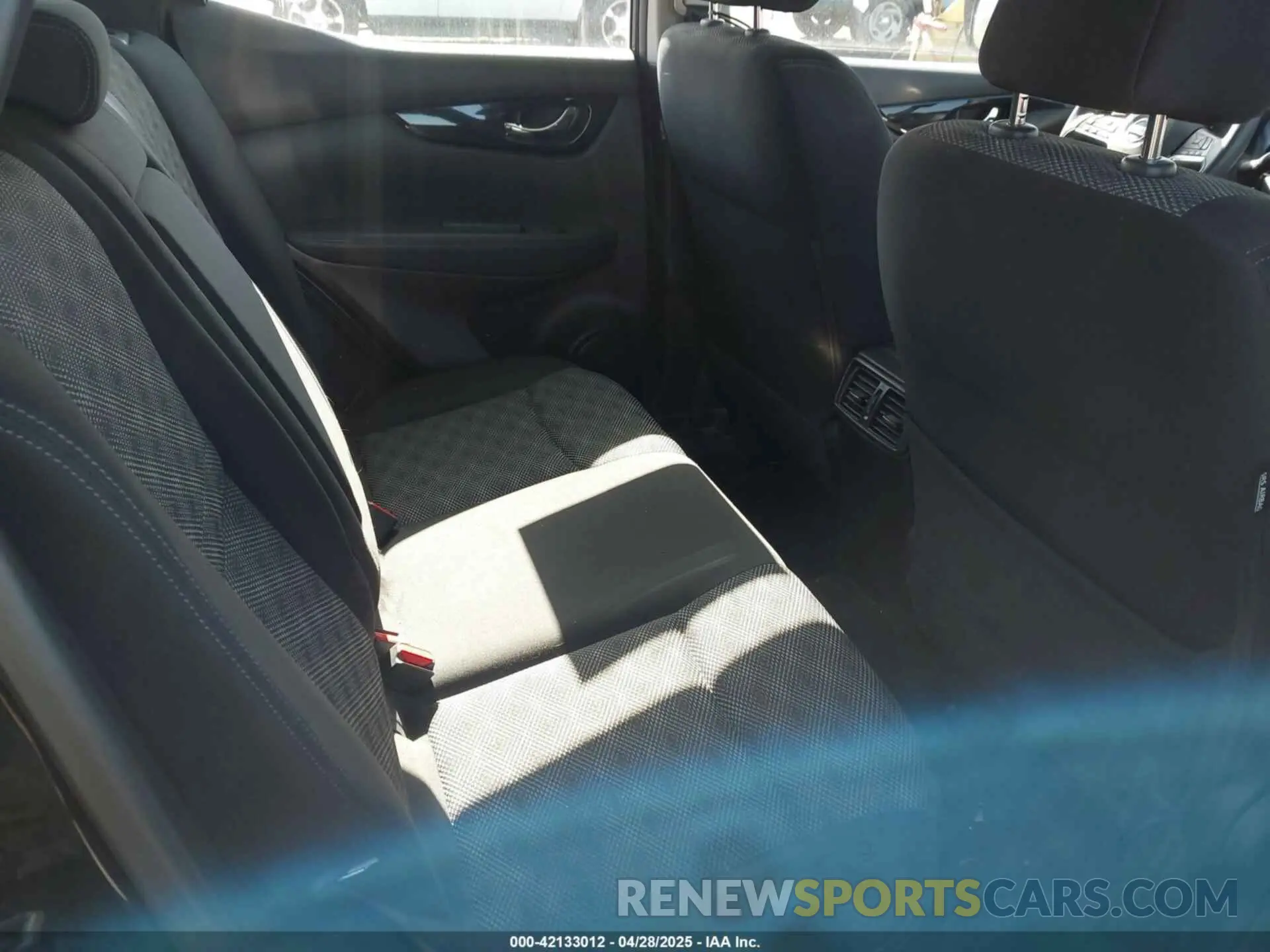 8 Photograph of a damaged car JN1BJ1CRXKW622324 NISSAN ROGUE SPORT 2019