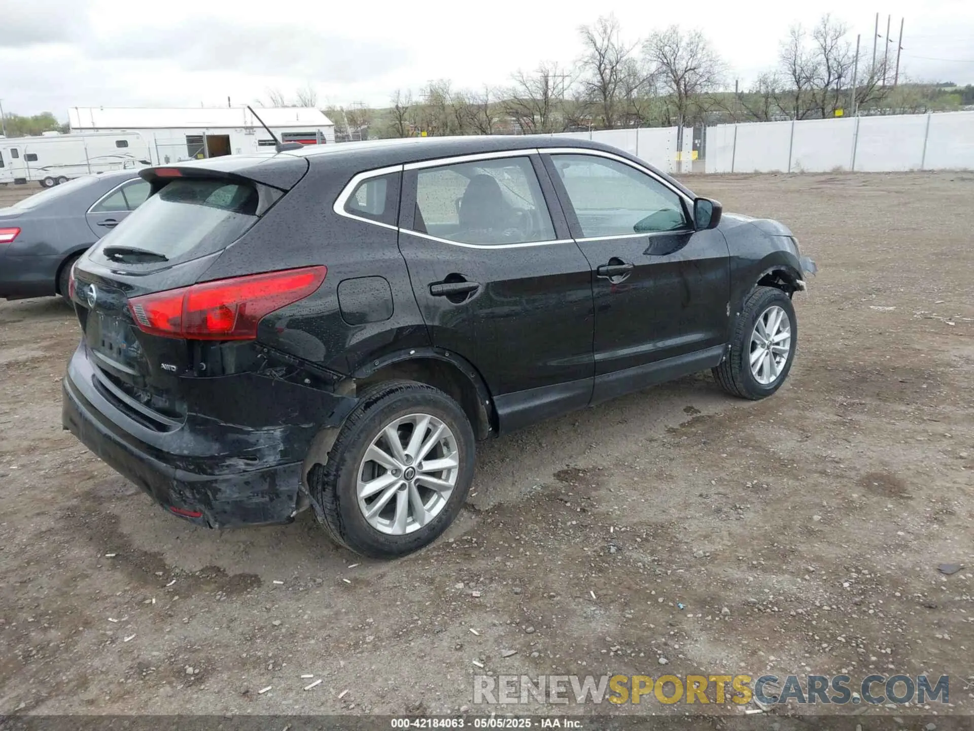 4 Photograph of a damaged car JN1BJ1CRXKW625059 NISSAN ROGUE SPORT 2019