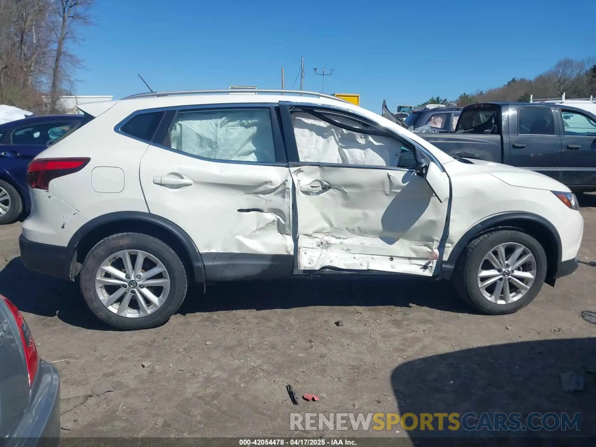 13 Photograph of a damaged car JN1BJ1CRXKW626633 NISSAN ROGUE SPORT 2019
