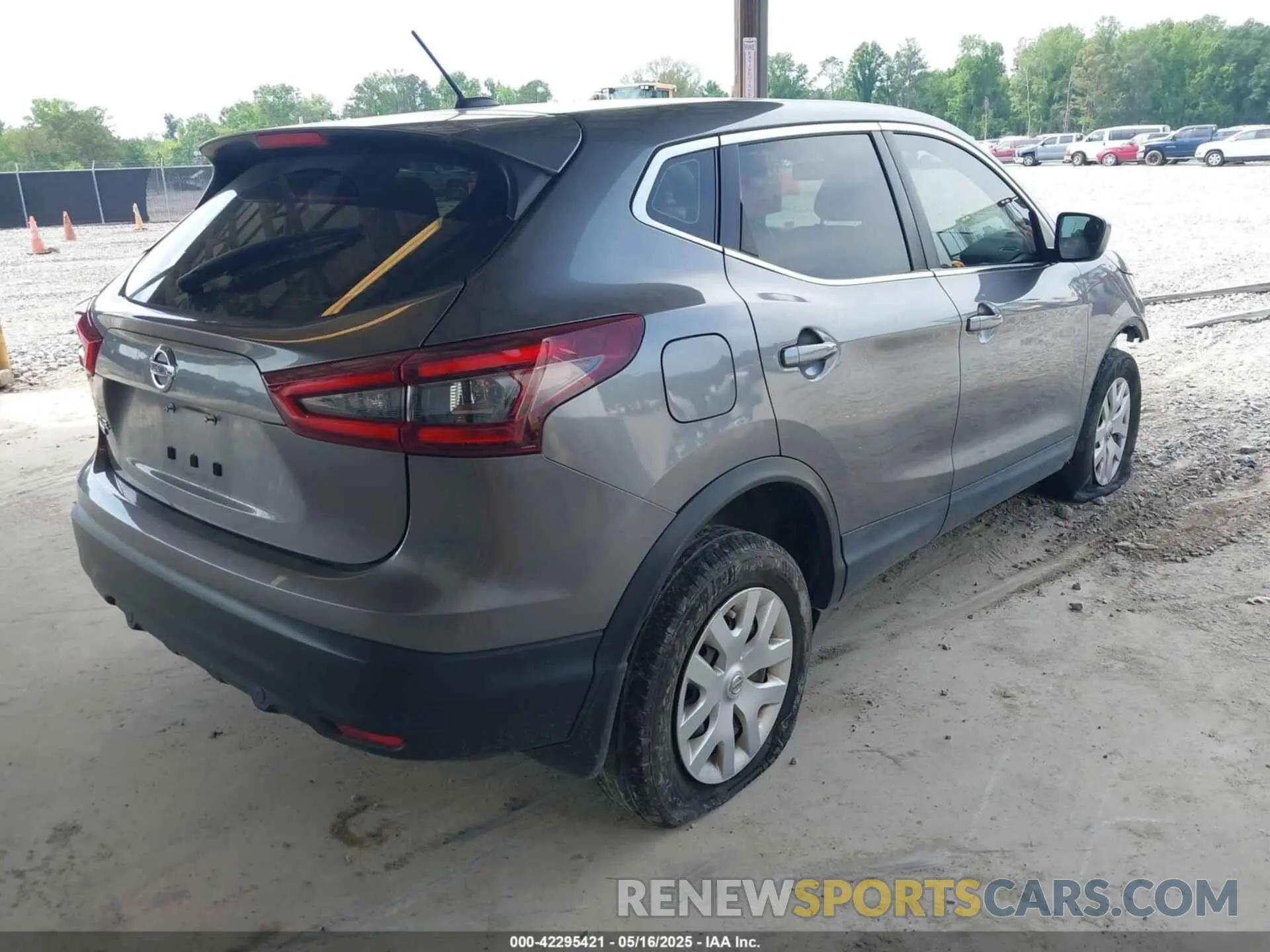 4 Photograph of a damaged car JN1BJ1CV0LW275603 NISSAN ROGUE SPORT 2020