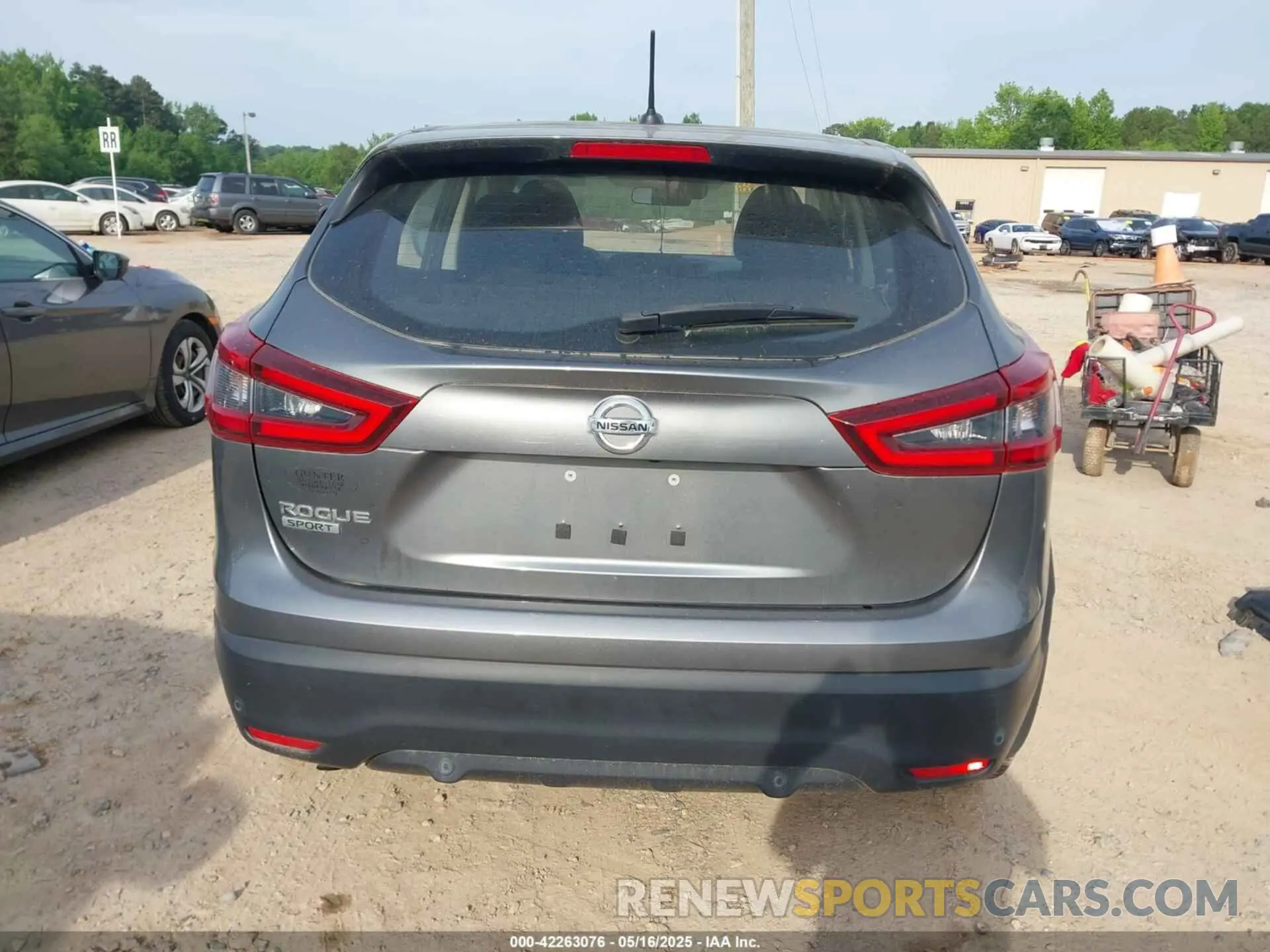 17 Photograph of a damaged car JN1BJ1CV0LW552198 NISSAN ROGUE SPORT 2020