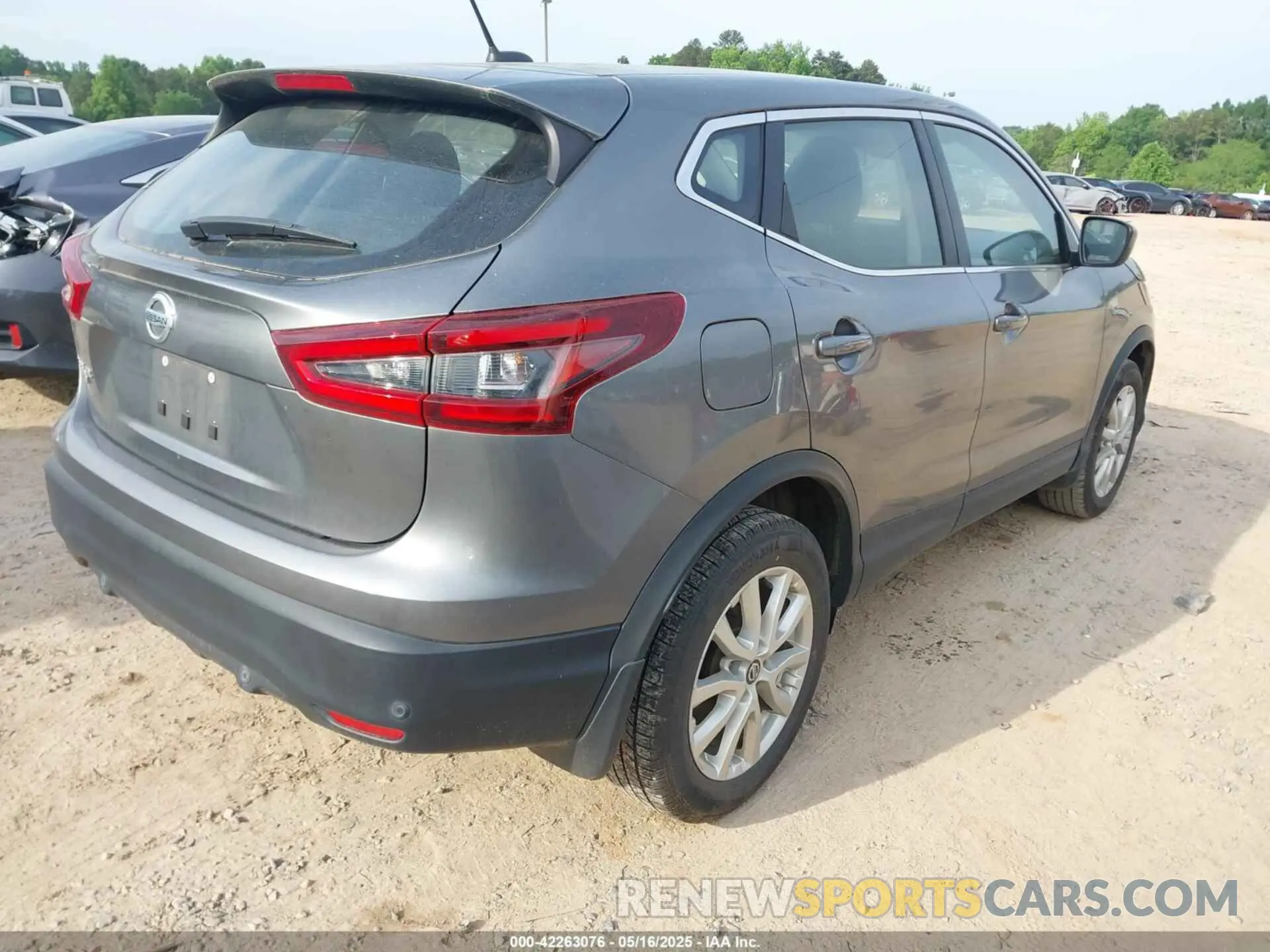4 Photograph of a damaged car JN1BJ1CV0LW552198 NISSAN ROGUE SPORT 2020
