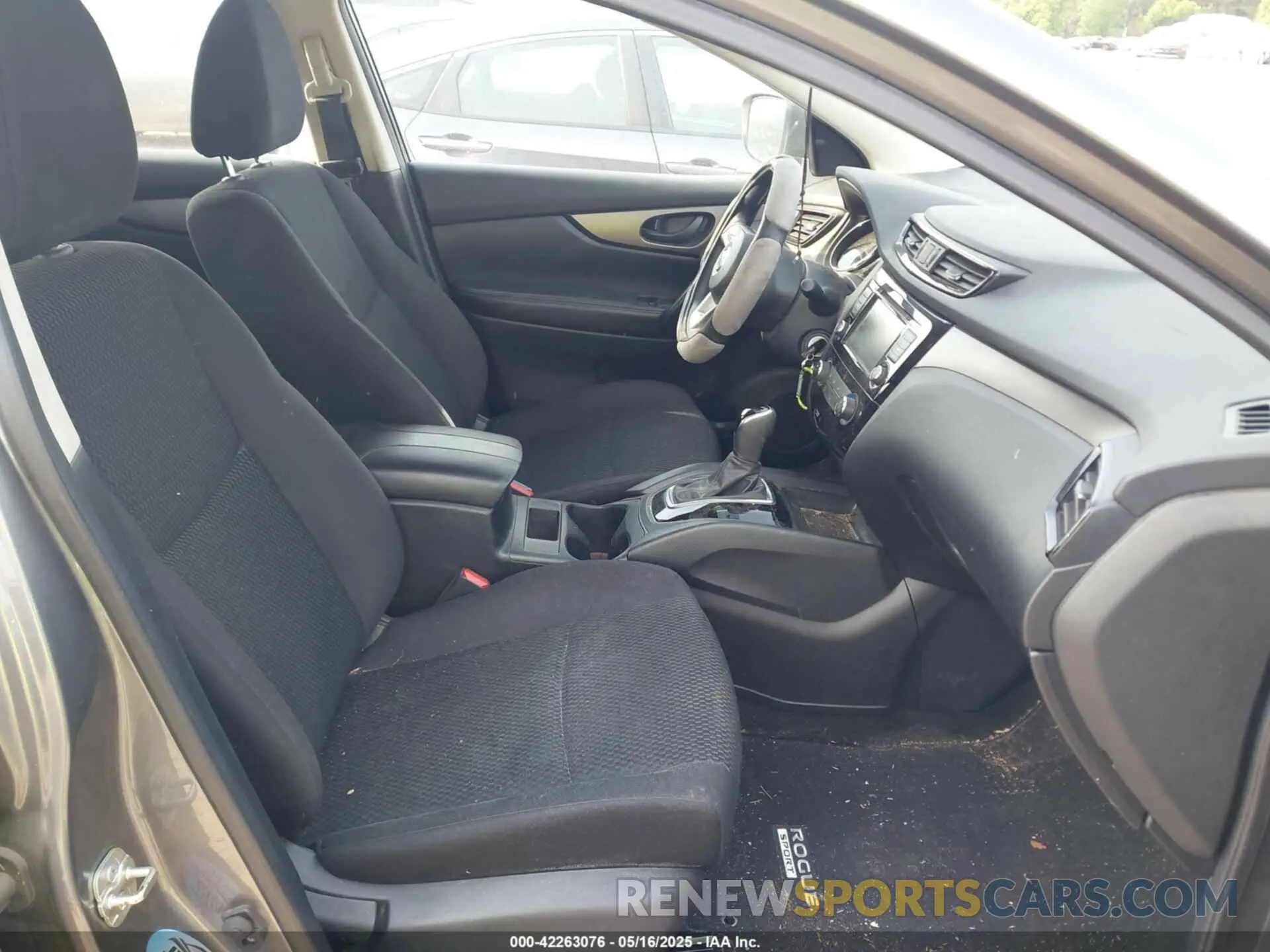 5 Photograph of a damaged car JN1BJ1CV0LW552198 NISSAN ROGUE SPORT 2020