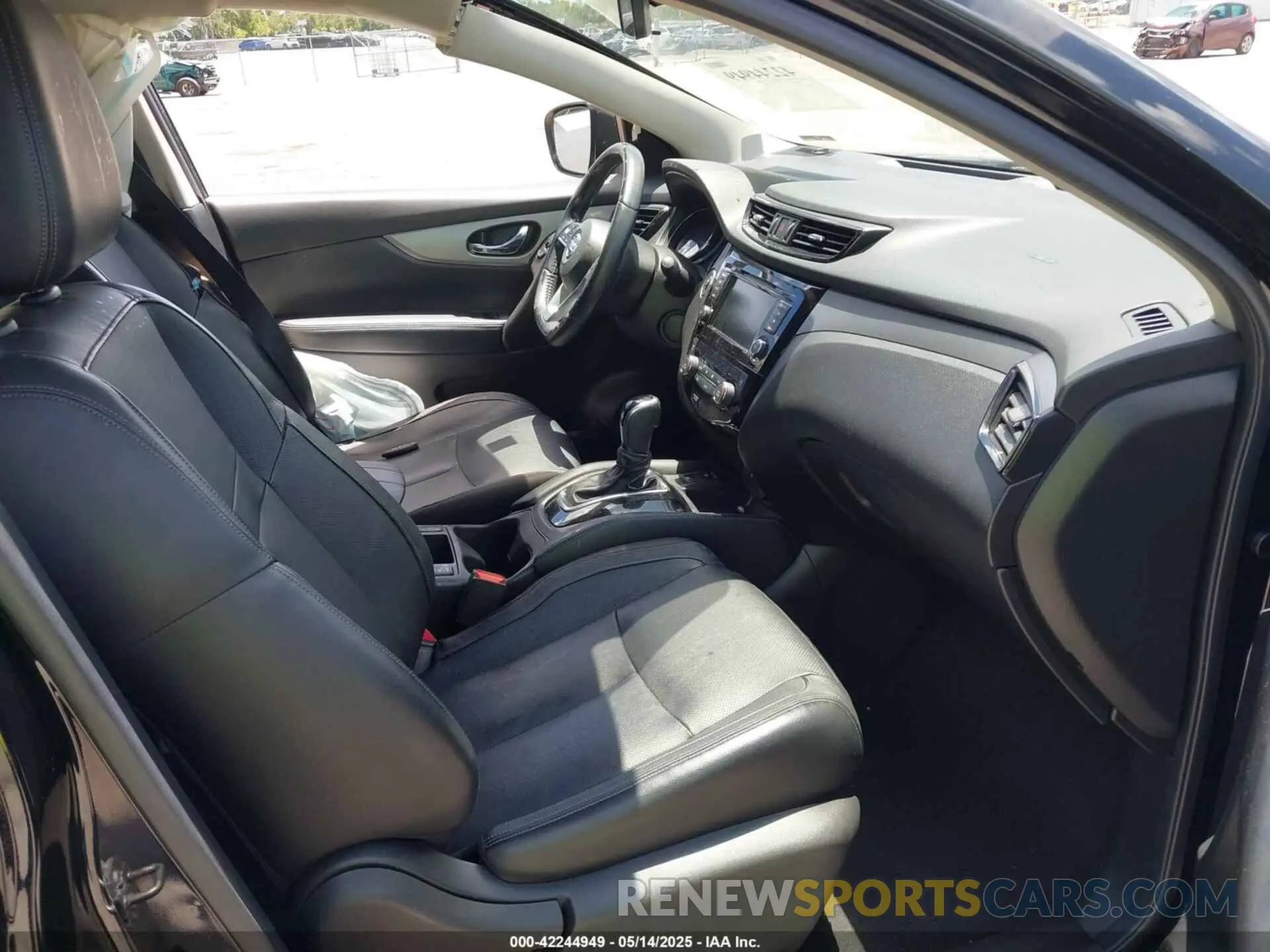 5 Photograph of a damaged car JN1BJ1CV3LW260805 NISSAN ROGUE SPORT 2020