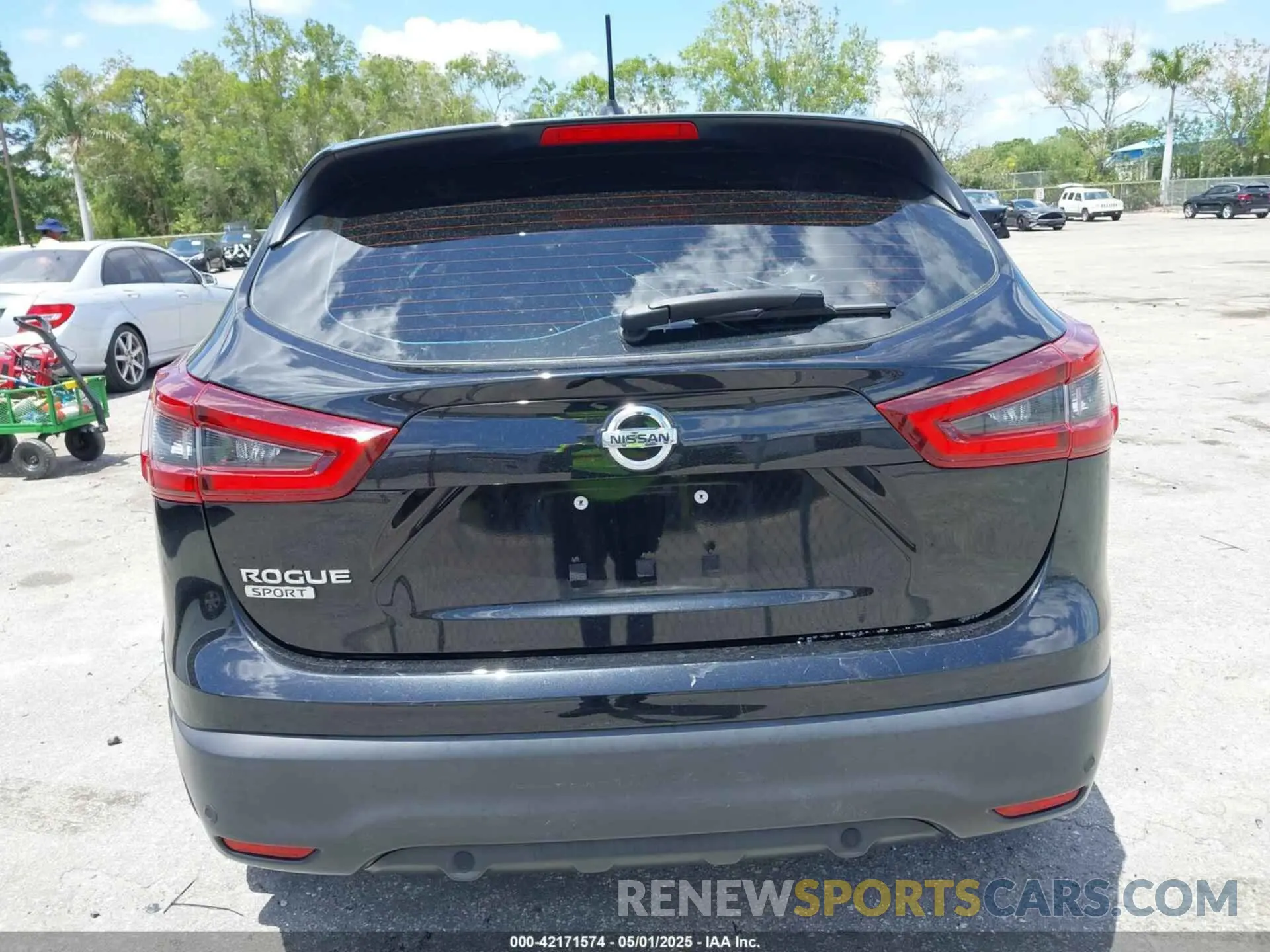 17 Photograph of a damaged car JN1BJ1CV3LW279077 NISSAN ROGUE SPORT 2020