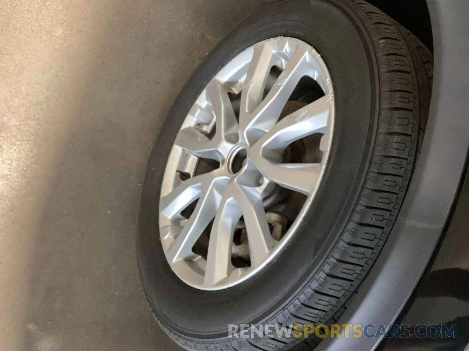 31 Photograph of a damaged car JN1BJ1CV3LW281928 NISSAN ROGUE SPORT 2020
