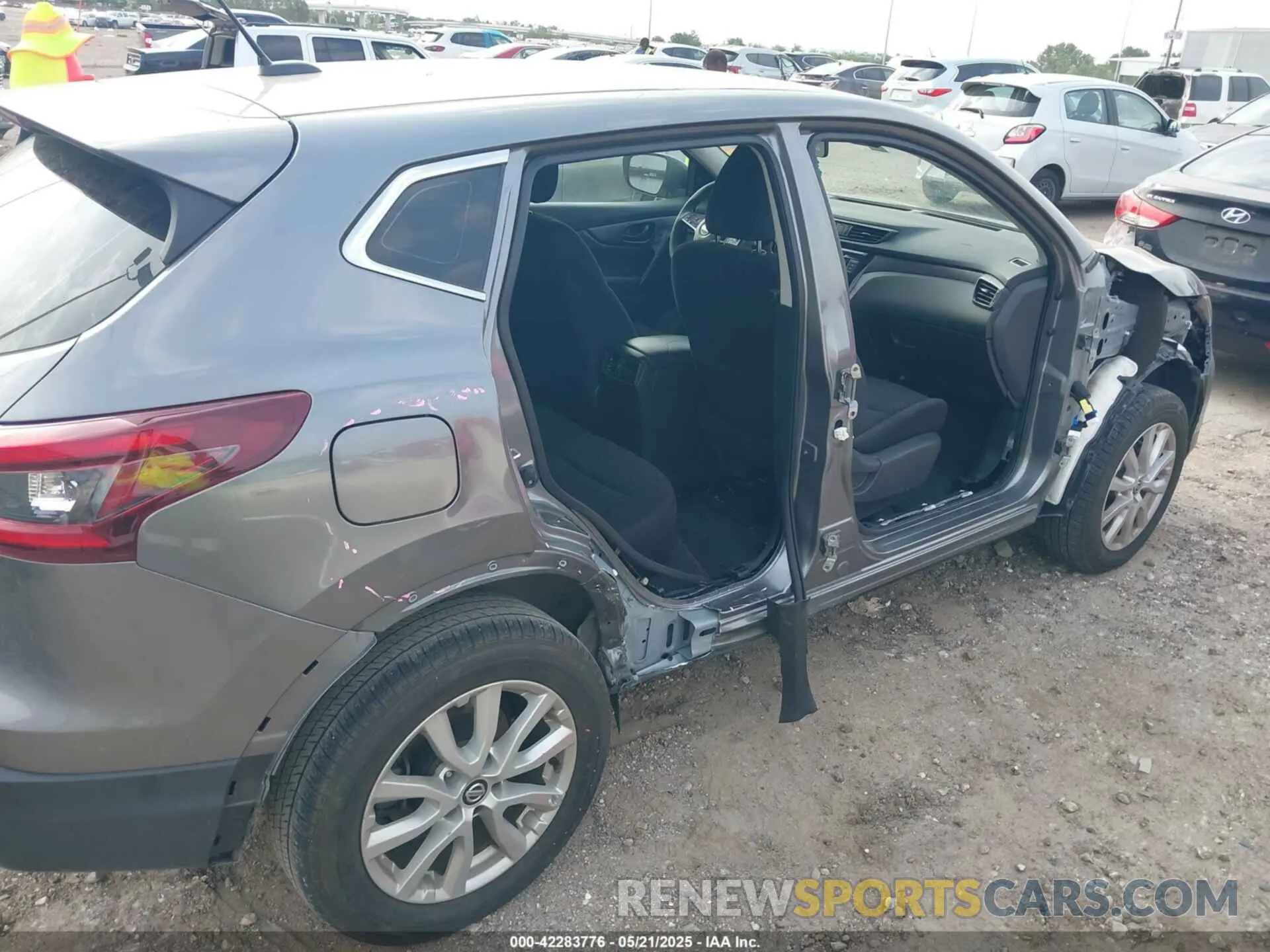 19 Photograph of a damaged car JN1BJ1CV4LW552155 NISSAN ROGUE SPORT 2020