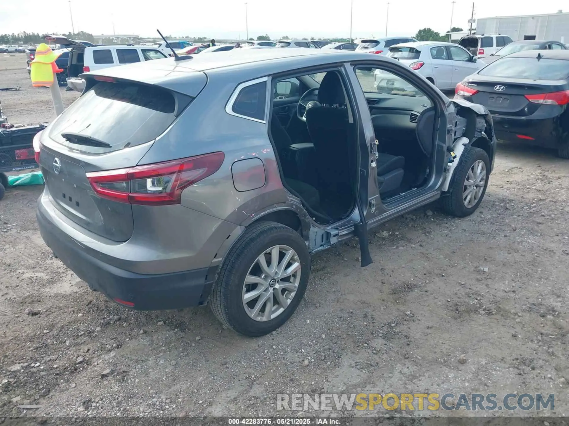 4 Photograph of a damaged car JN1BJ1CV4LW552155 NISSAN ROGUE SPORT 2020