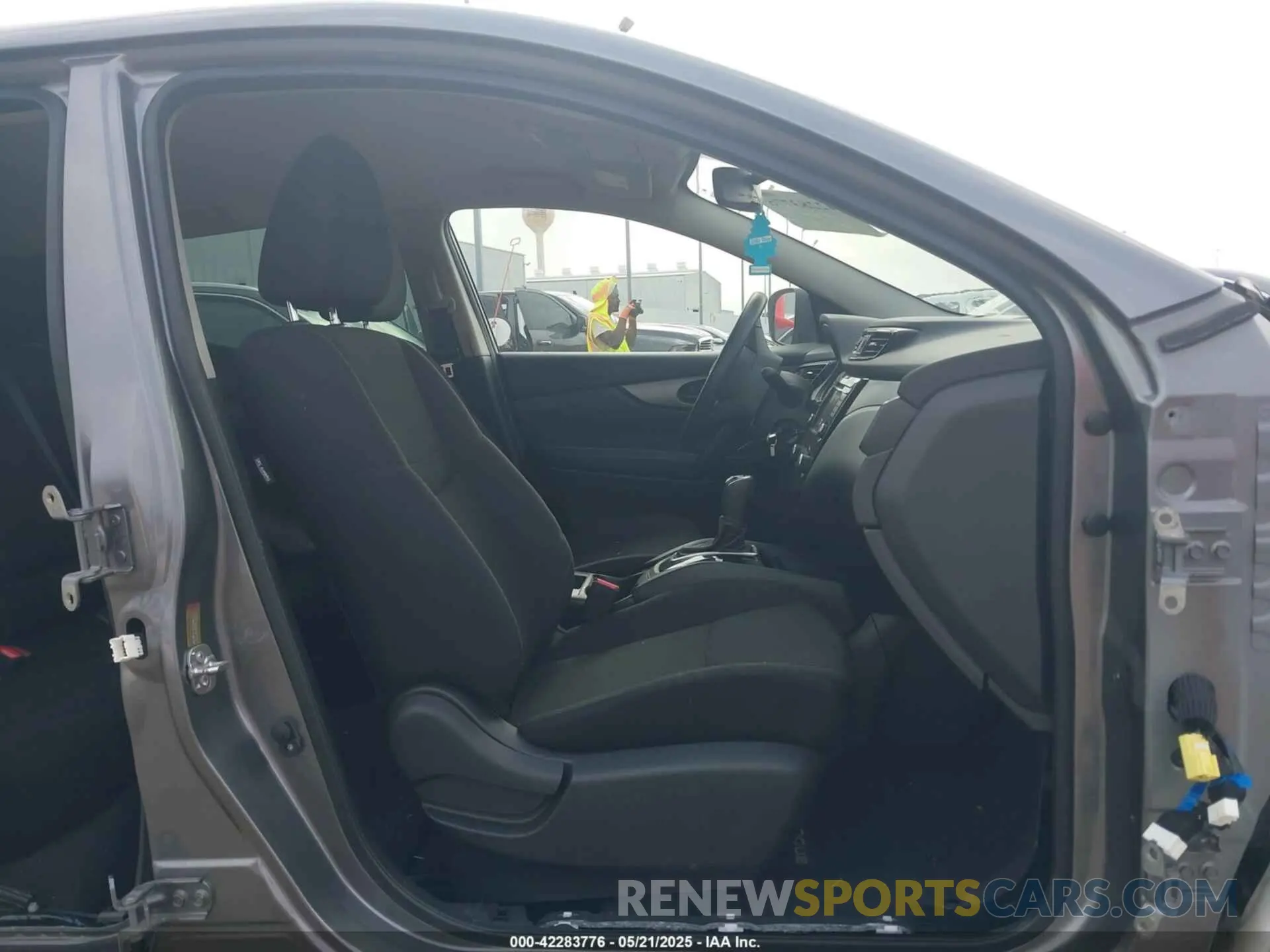 5 Photograph of a damaged car JN1BJ1CV4LW552155 NISSAN ROGUE SPORT 2020